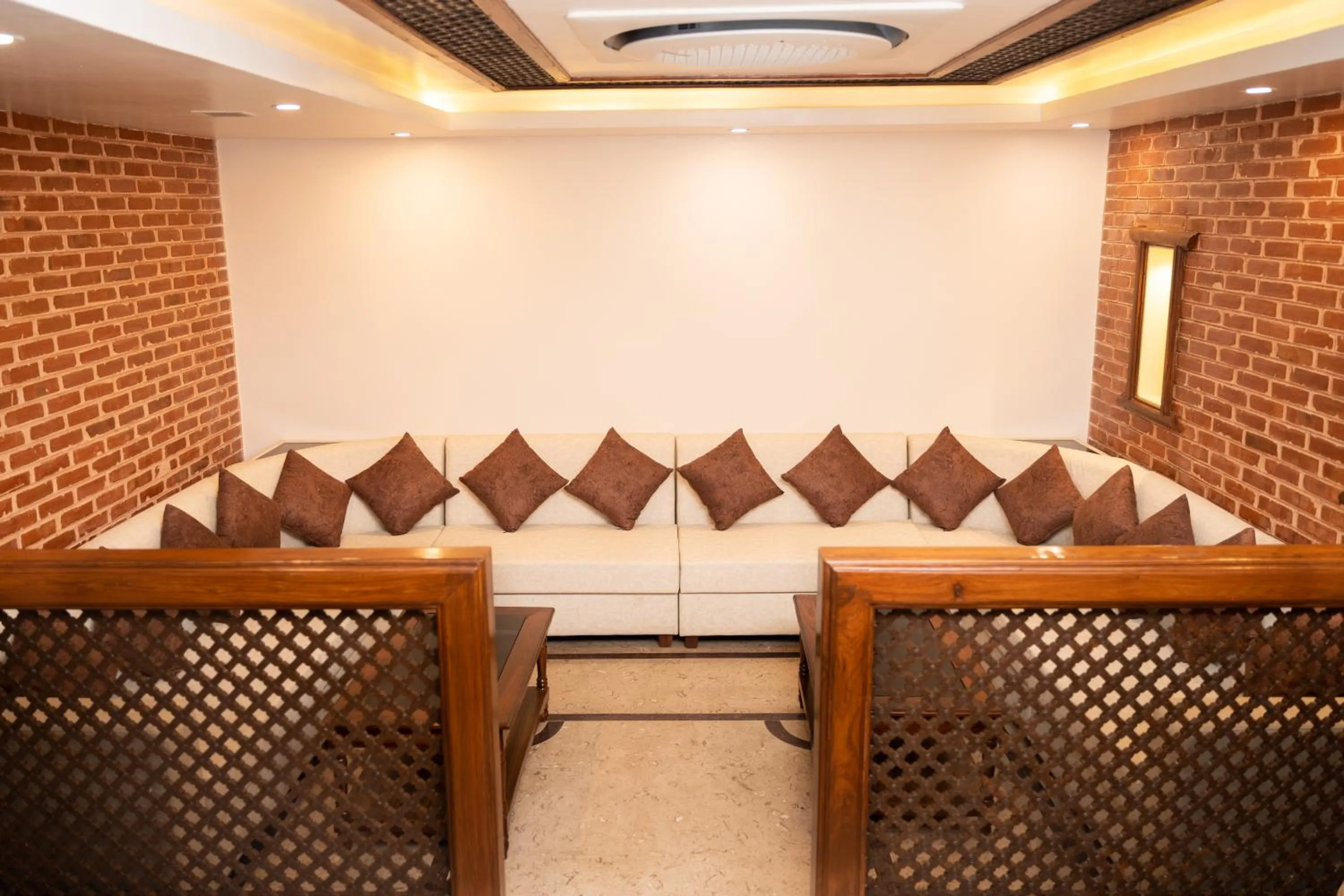 Lobby or reception in Hotel Kailash Kutee