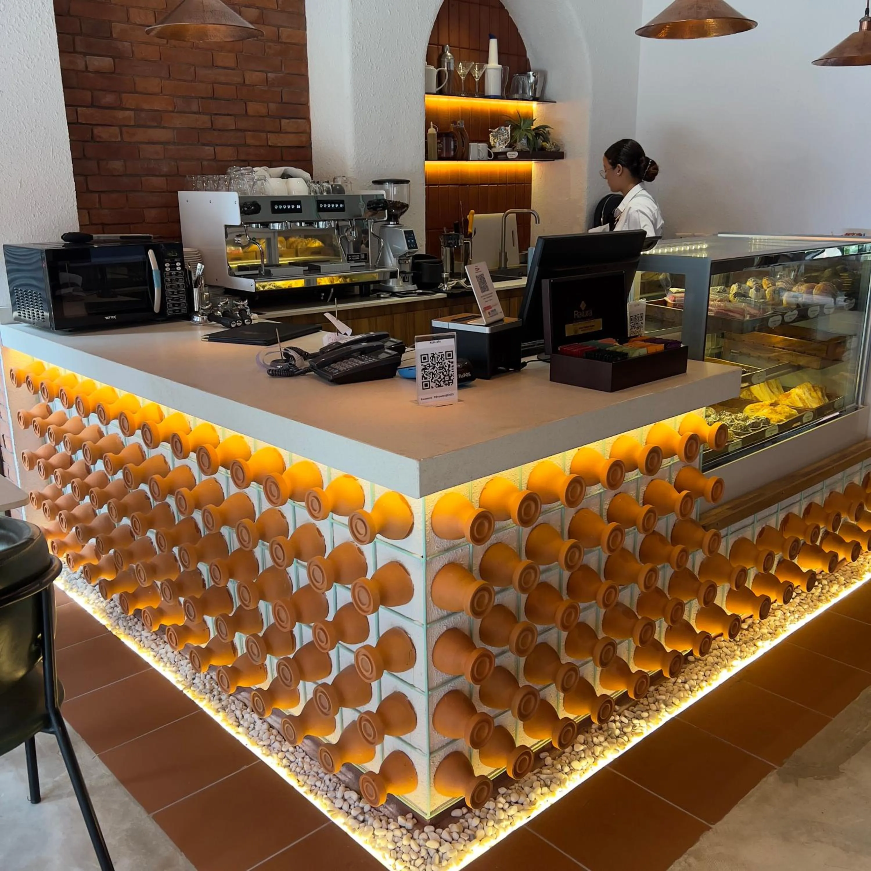 Restaurant/places to eat in Hotel Kailash Kutee