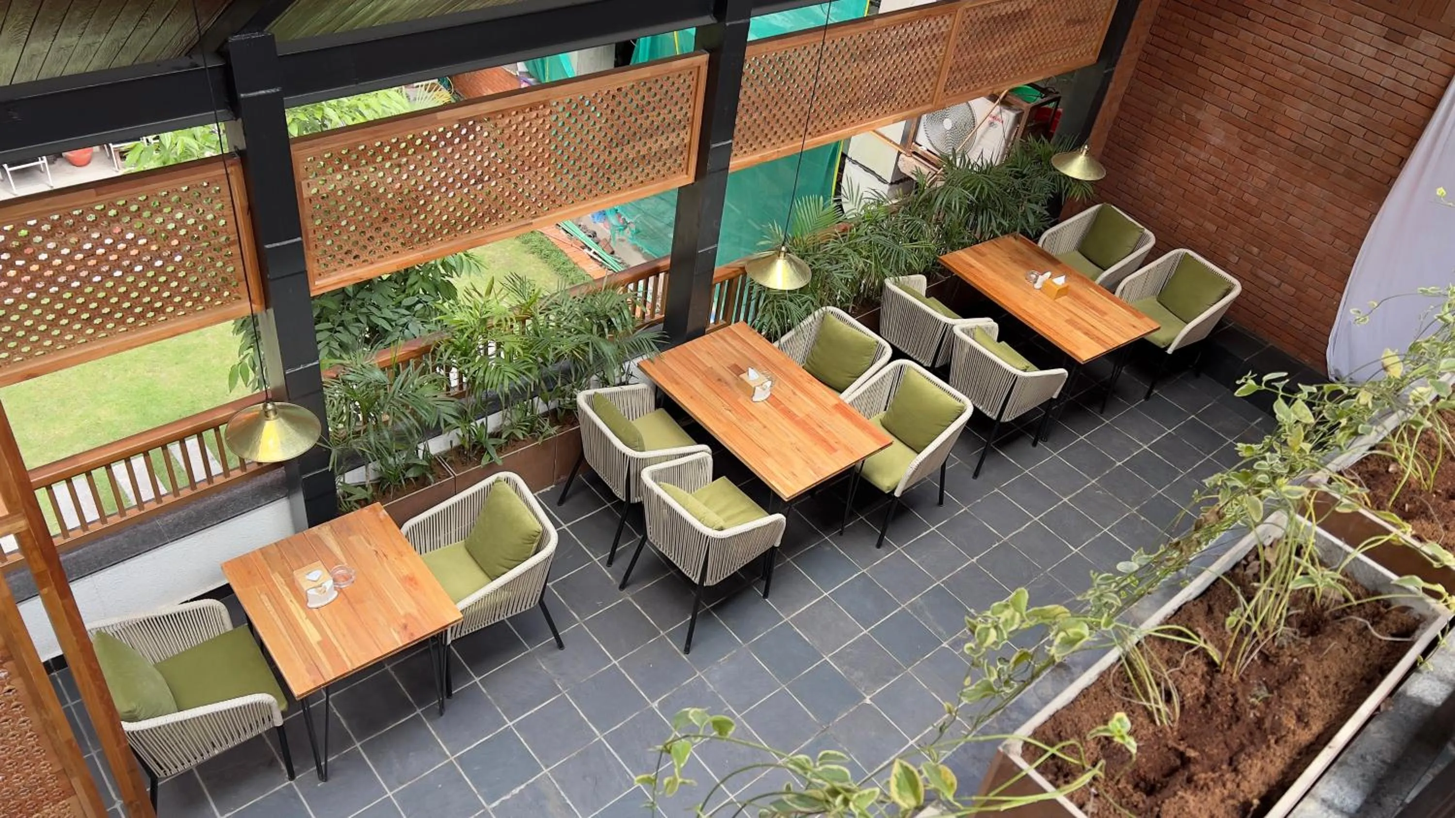 Restaurant/places to eat in Hotel Kailash Kutee