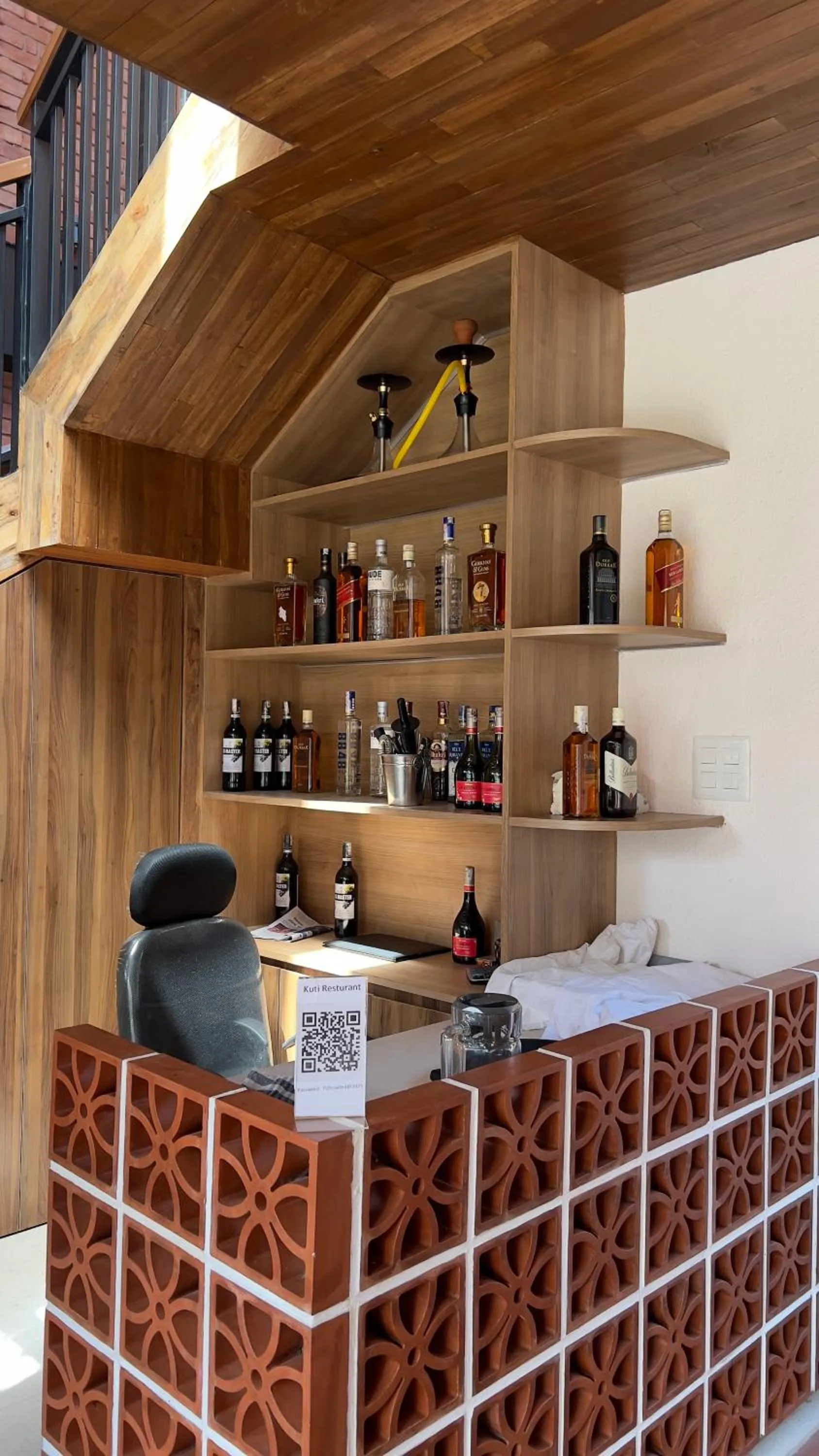 Lounge or bar in Hotel Kailash Kutee