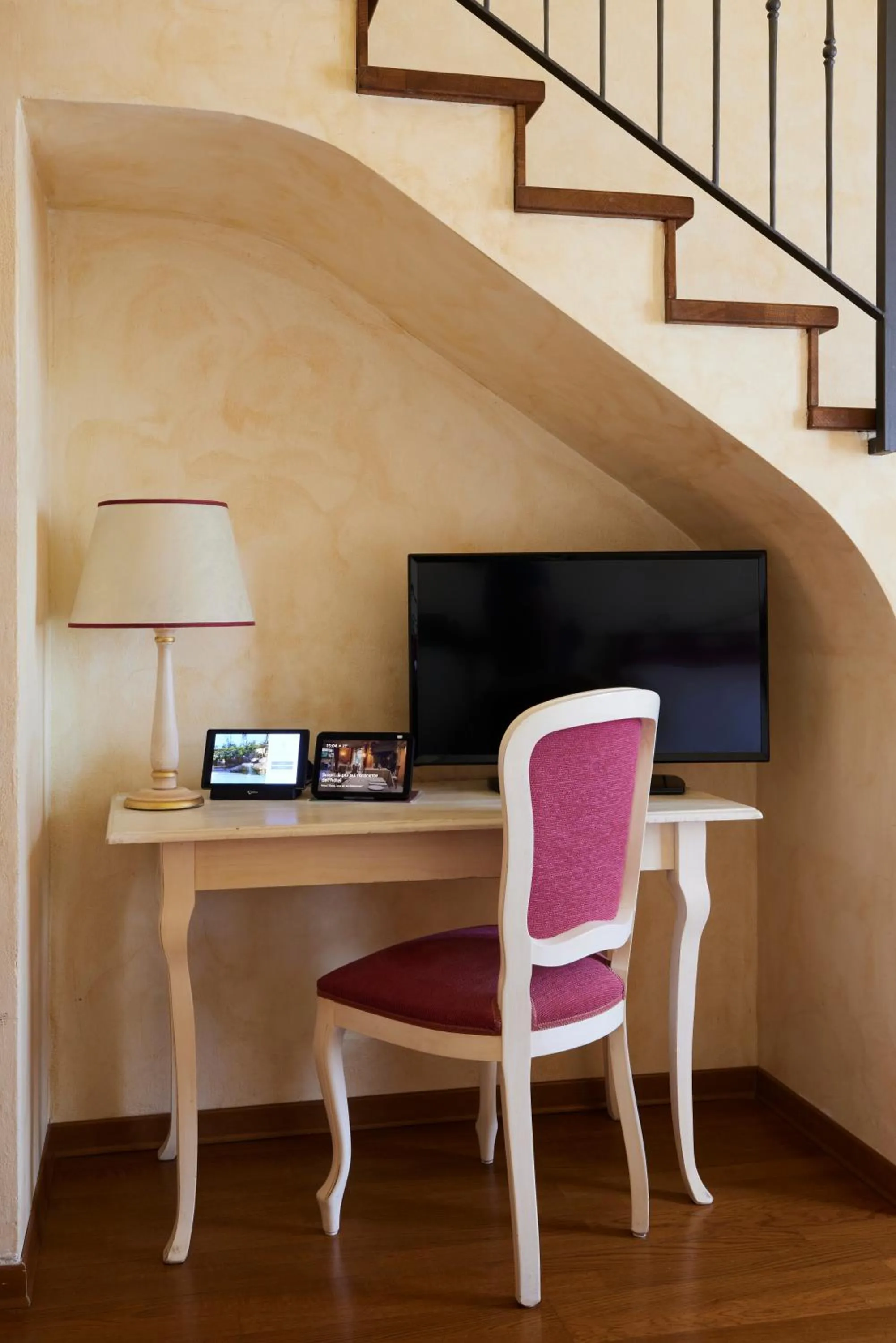 TV and multimedia in Hotel Borgo Di Cortefreda - Place of Charme