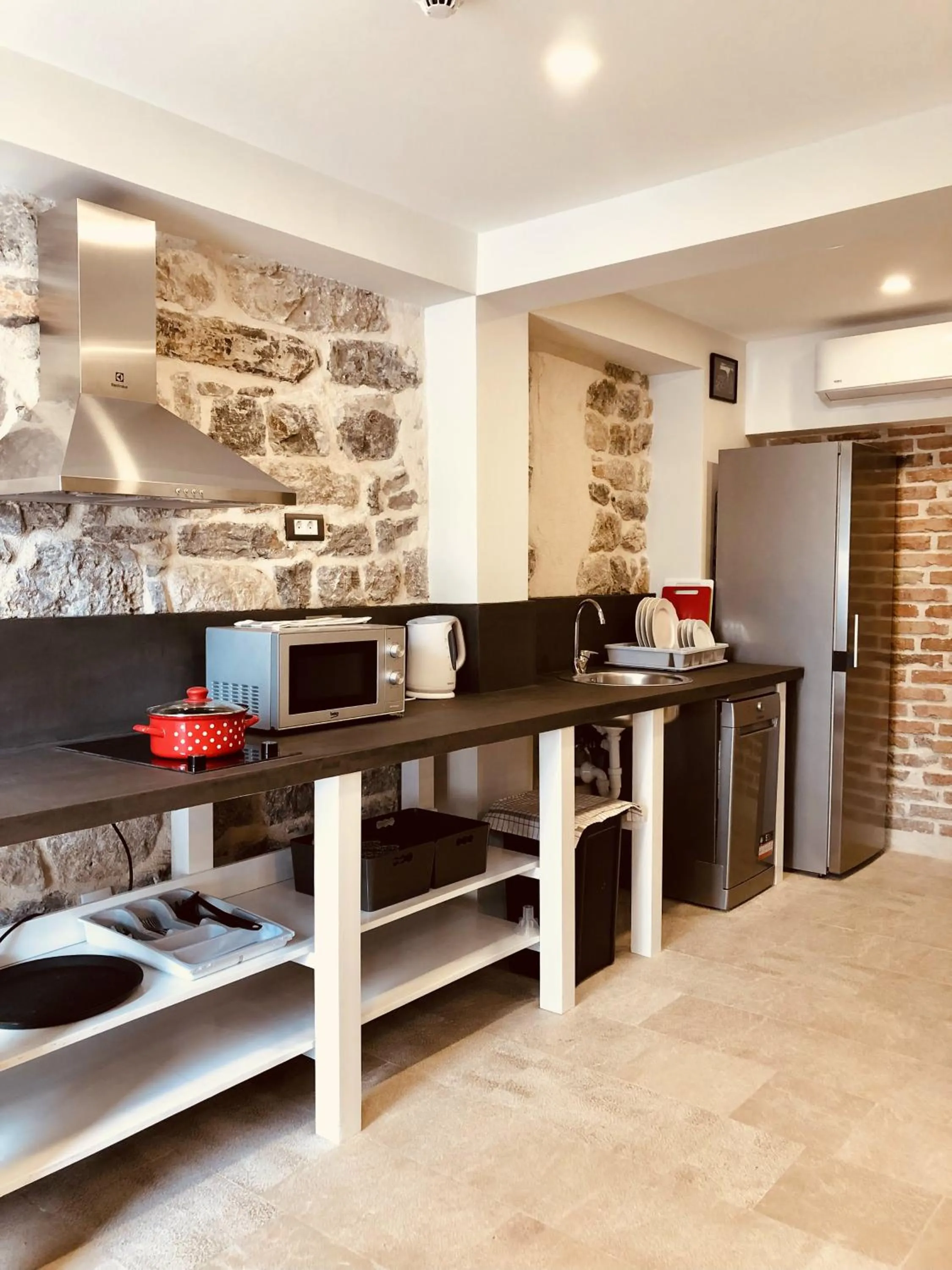 Kitchen or kitchenette in Guesthouse Giraffe