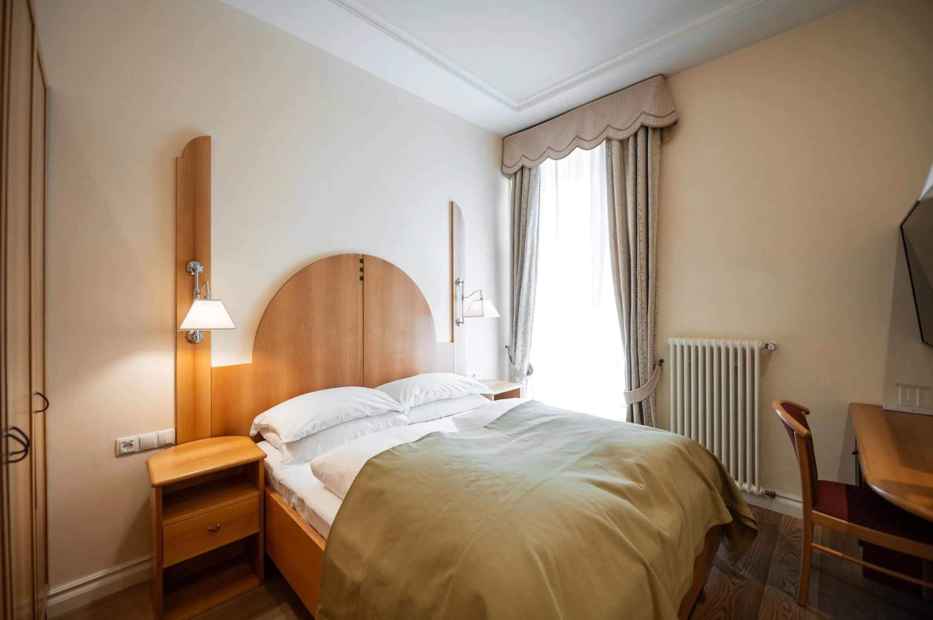 Bedroom, Bed in Hotel Europa Splendid