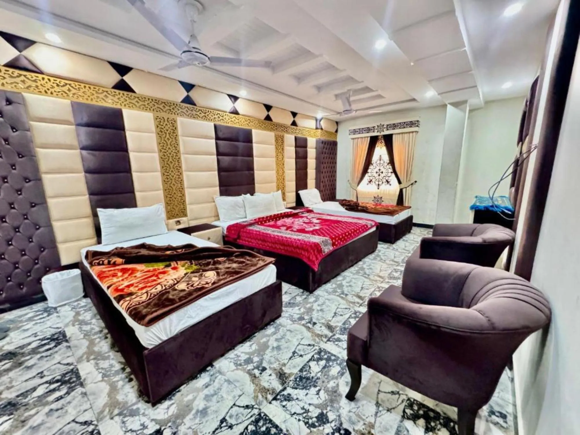 Bed in Royal Blue inn Hotel