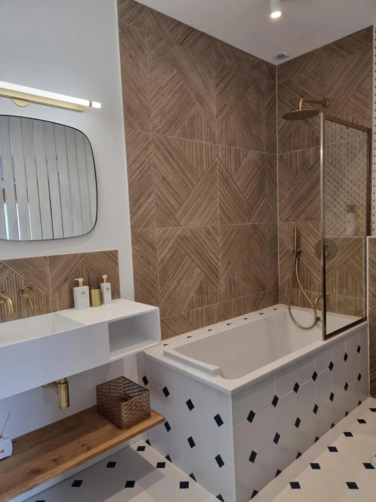 Bathroom in La Parenthèse du Las, Maison d'hôtes avec Piscine et Spa