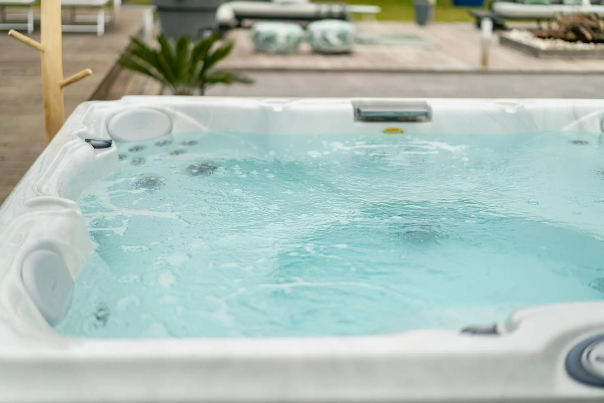 Hot Tub in La Parenthèse du Las, Maison d'hôtes avec Piscine et Spa