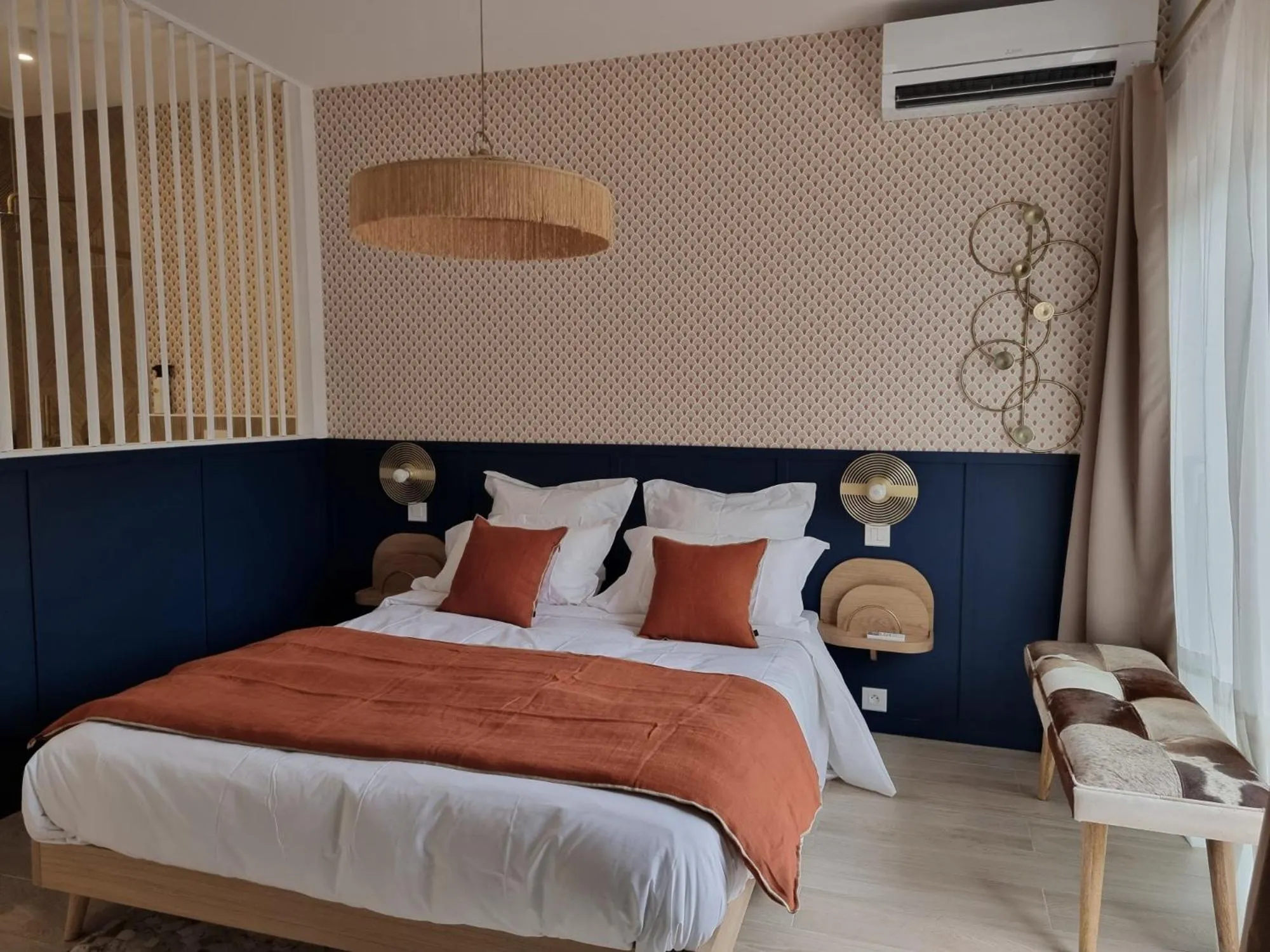 Photo of the whole room, Bed in La Parenthèse du Las, Maison d'hôtes avec Piscine et Spa