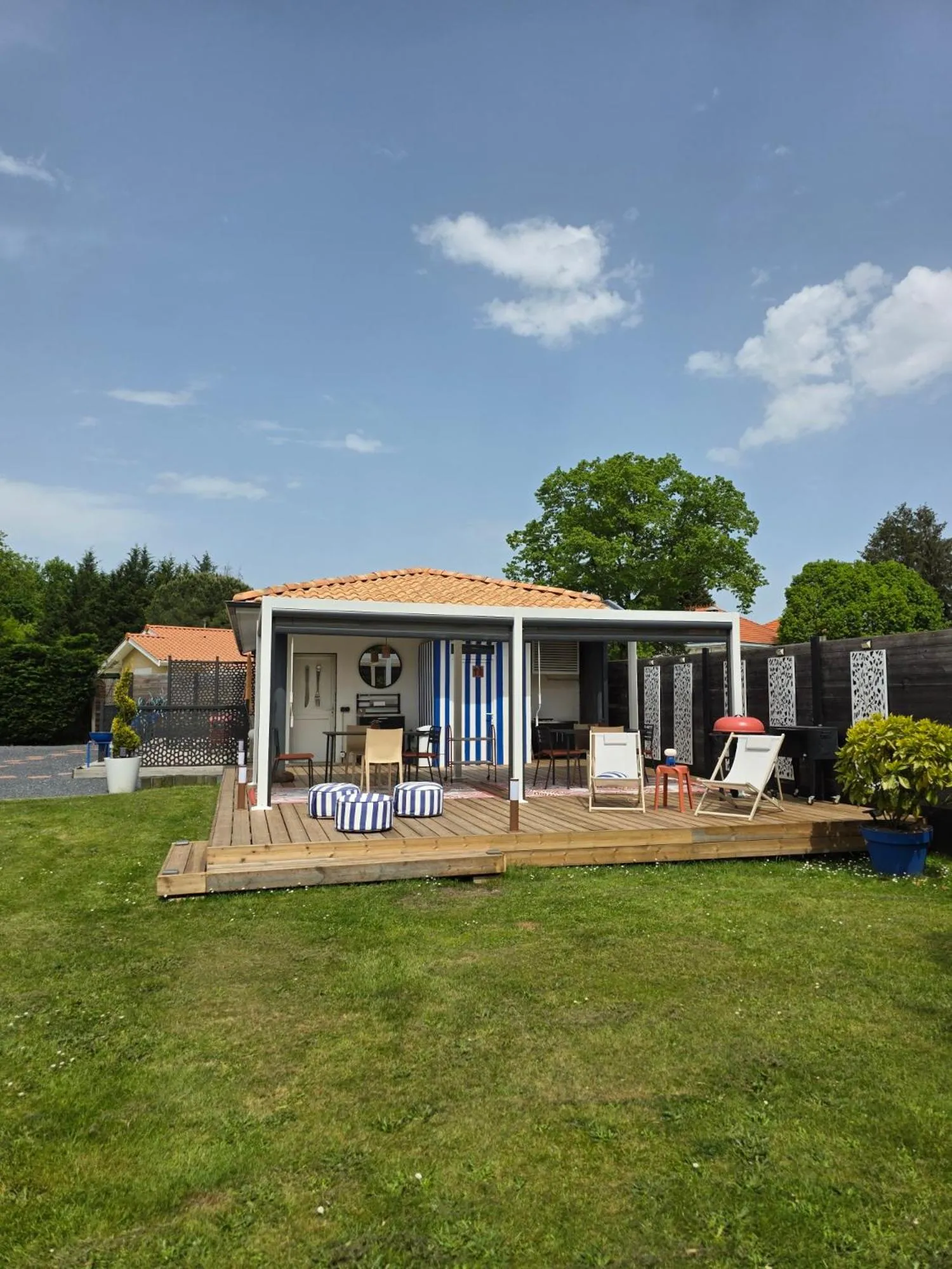 Dining area in La Parenthèse du Las, Maison d'hôtes avec Piscine et Spa