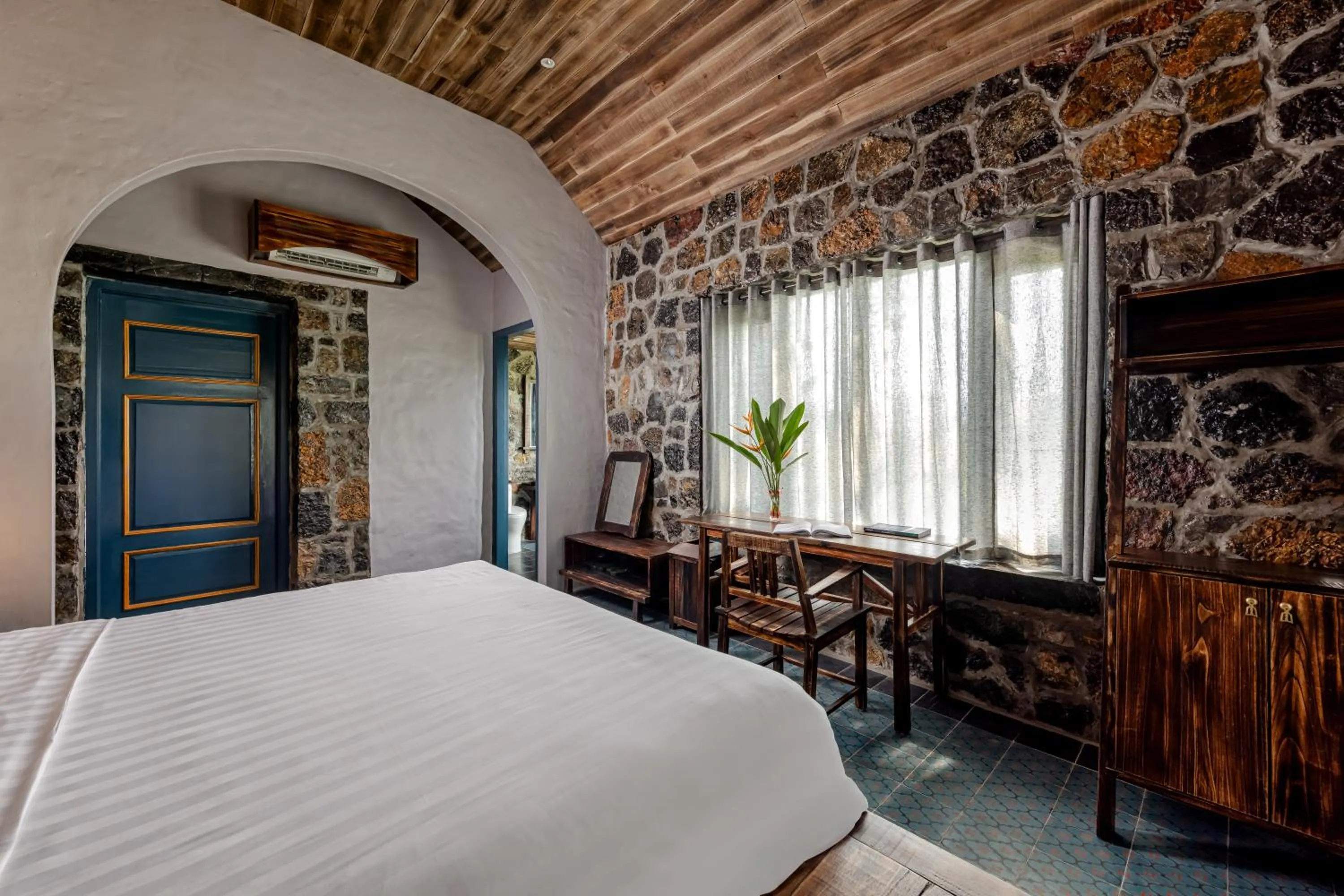 Bed in ChezCao Rice Field Ecolodge Ninh Binh