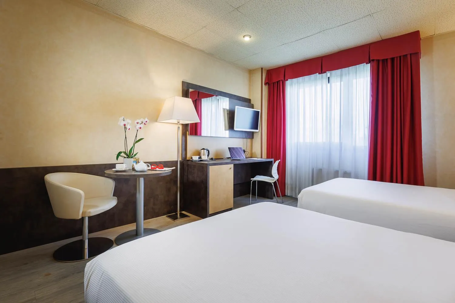 View (from property/room), Bed in JR Hotels Bologna Amadeus