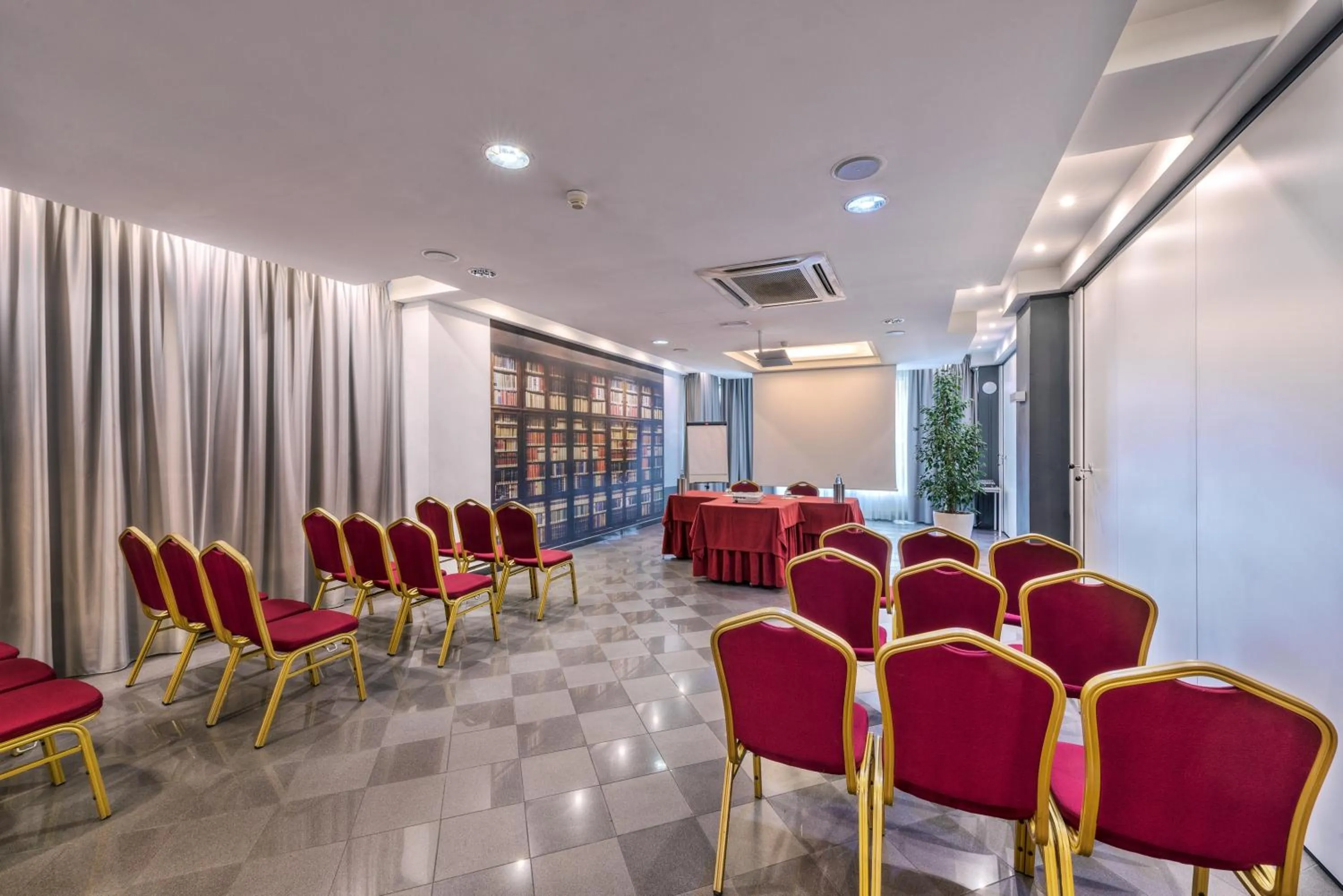 Meeting/conference room in JR Hotels Bologna Amadeus