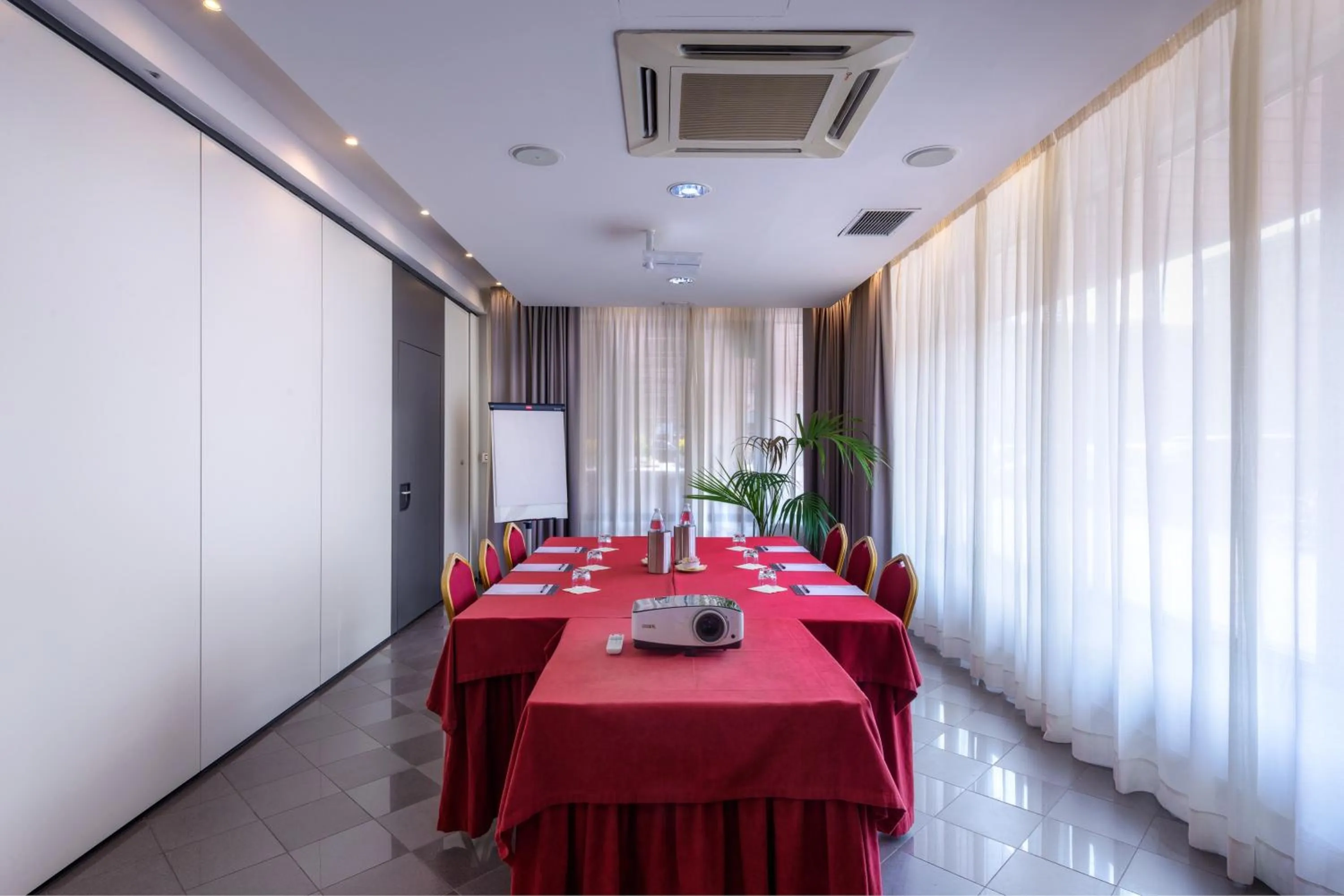 Meeting/conference room in JR Hotels Bologna Amadeus