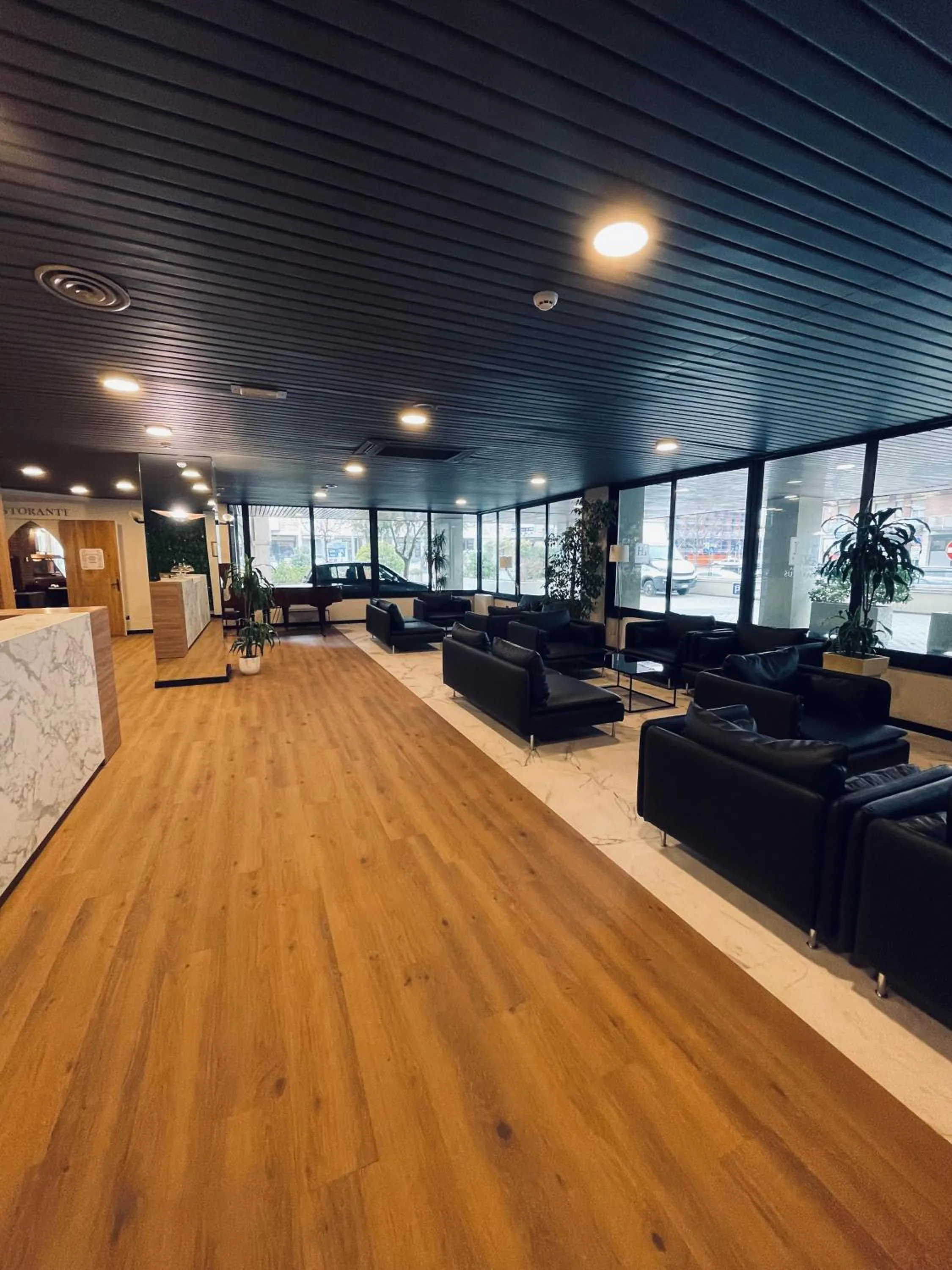 Living room in JR Hotels Bologna Amadeus