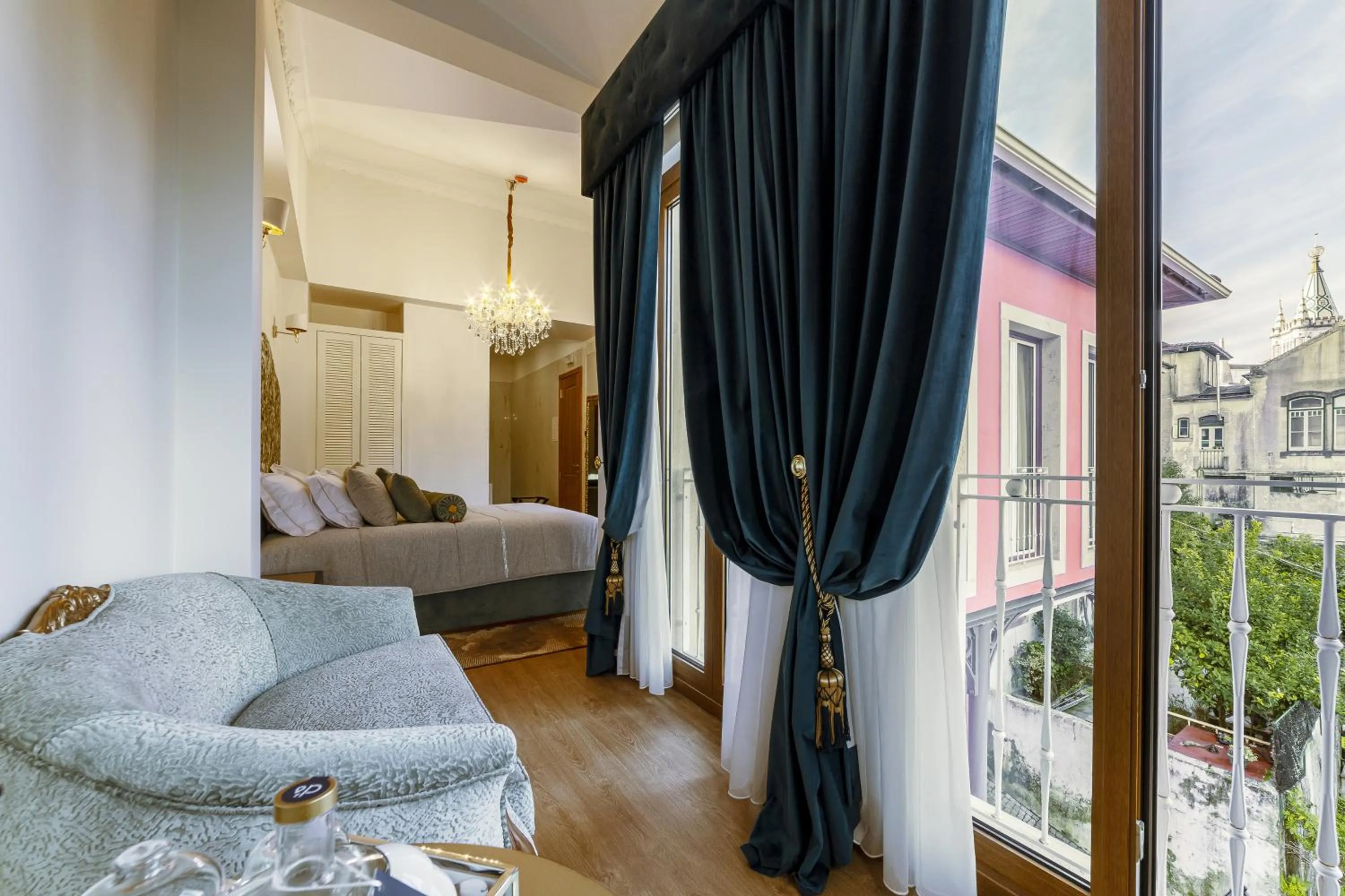 Living room, Bed in Sintra Marmòris Camélia