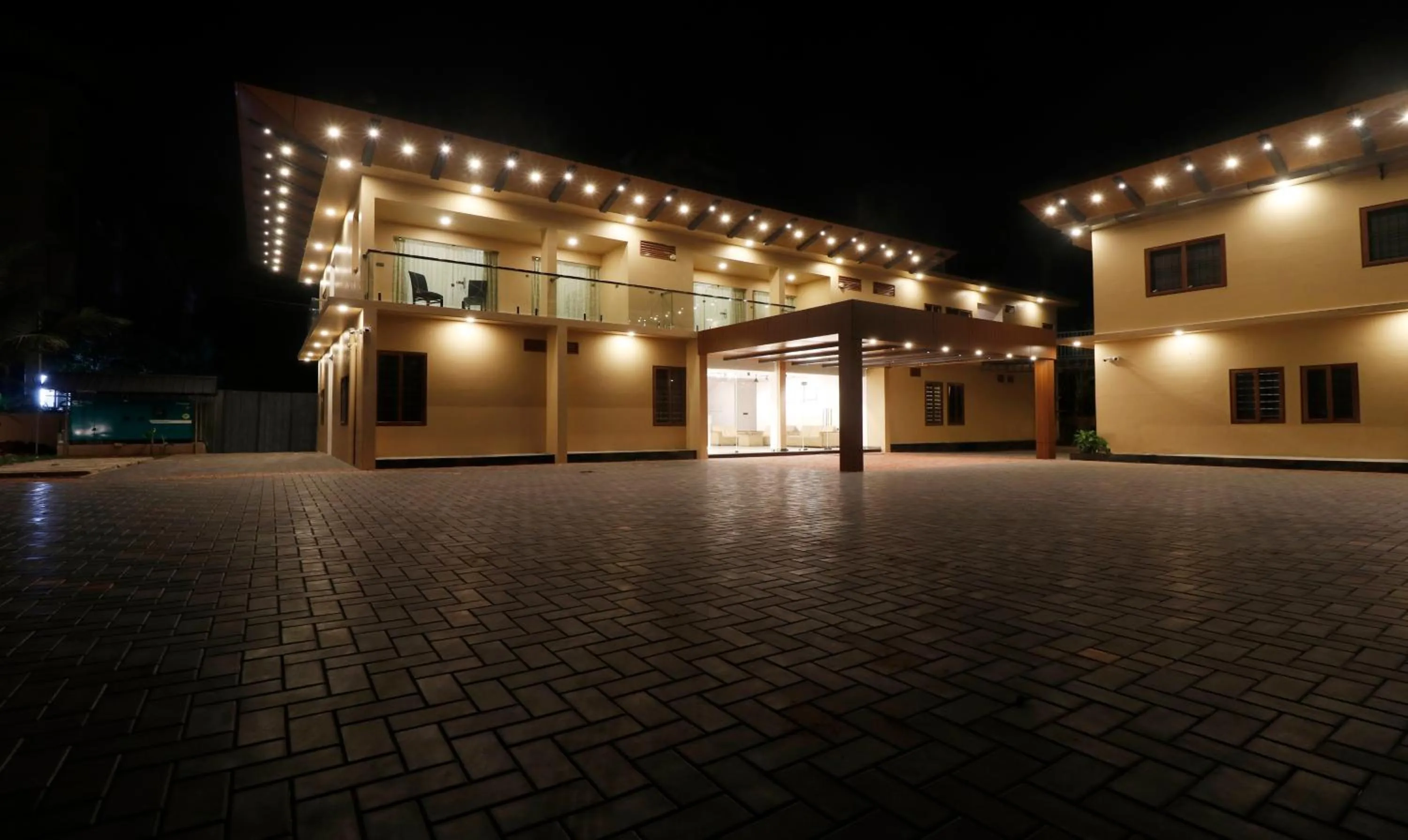 Property building in Treebo Grand Vistara Airport Suites