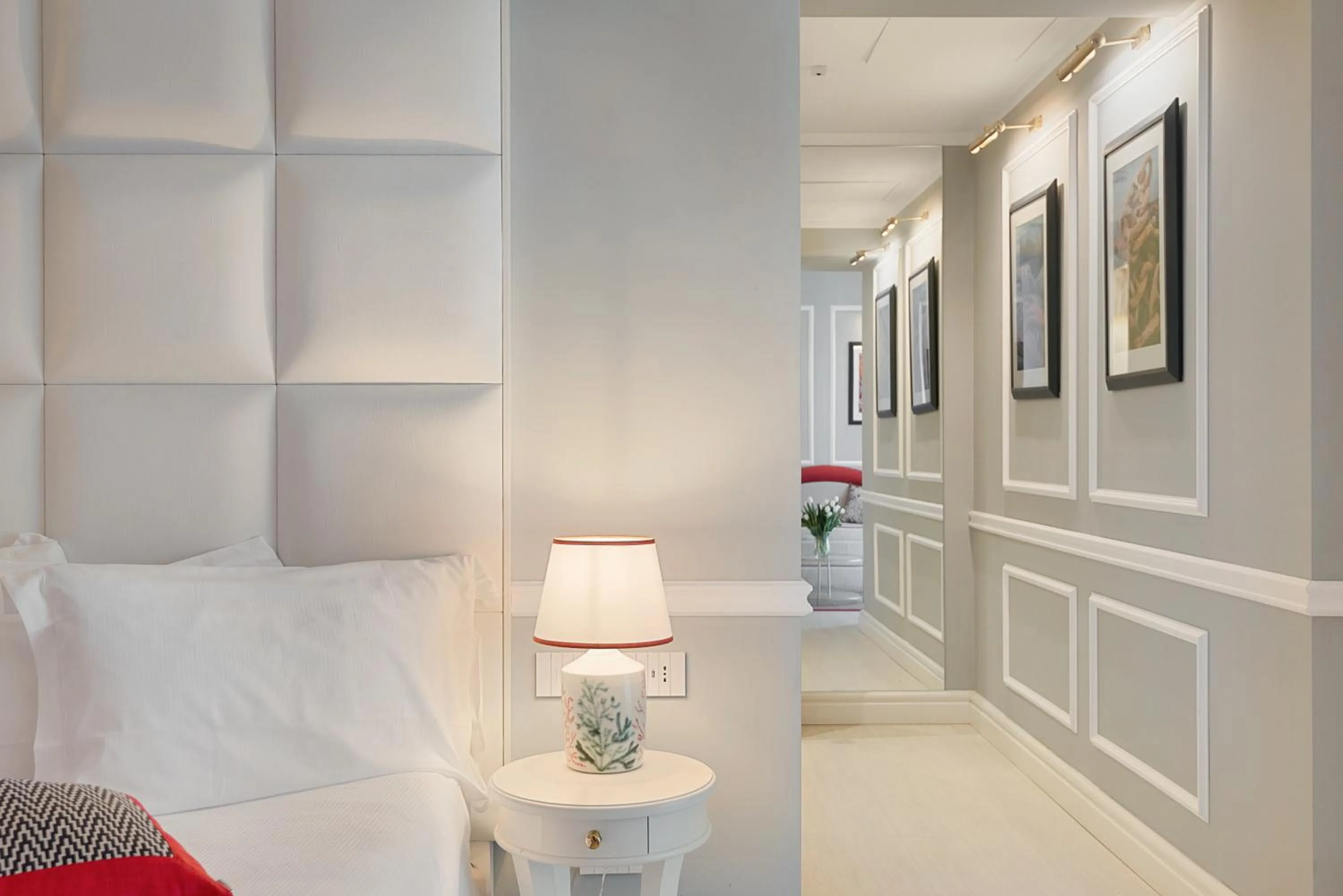 Decorative detail, Bed in Hotel Vis à Vis