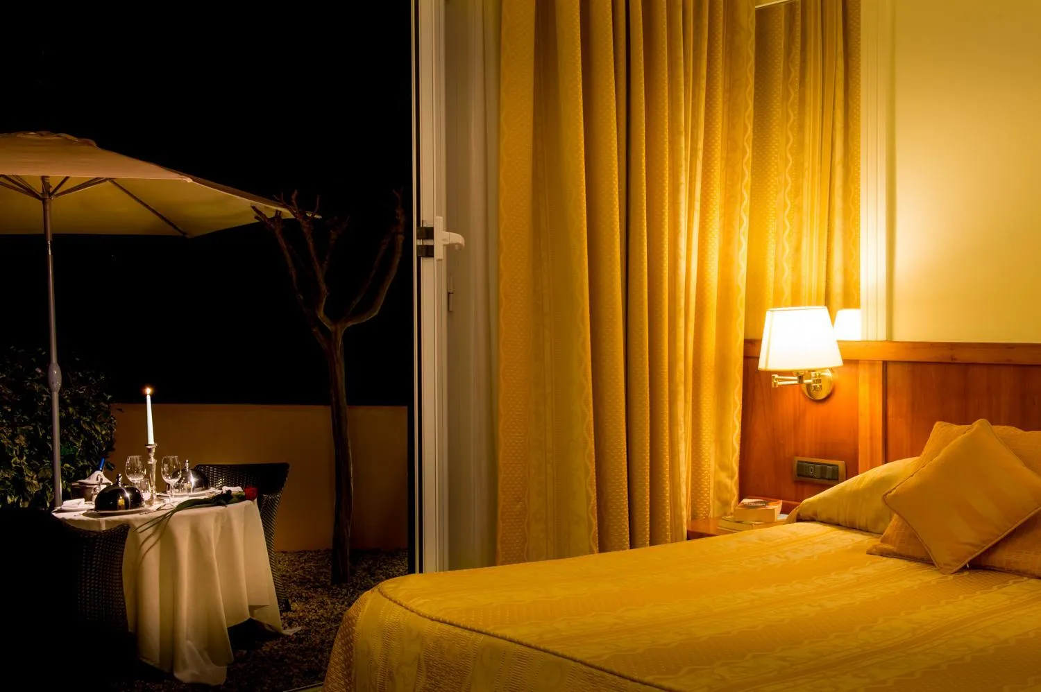 Garden view, Bed in Hotel Vis à Vis