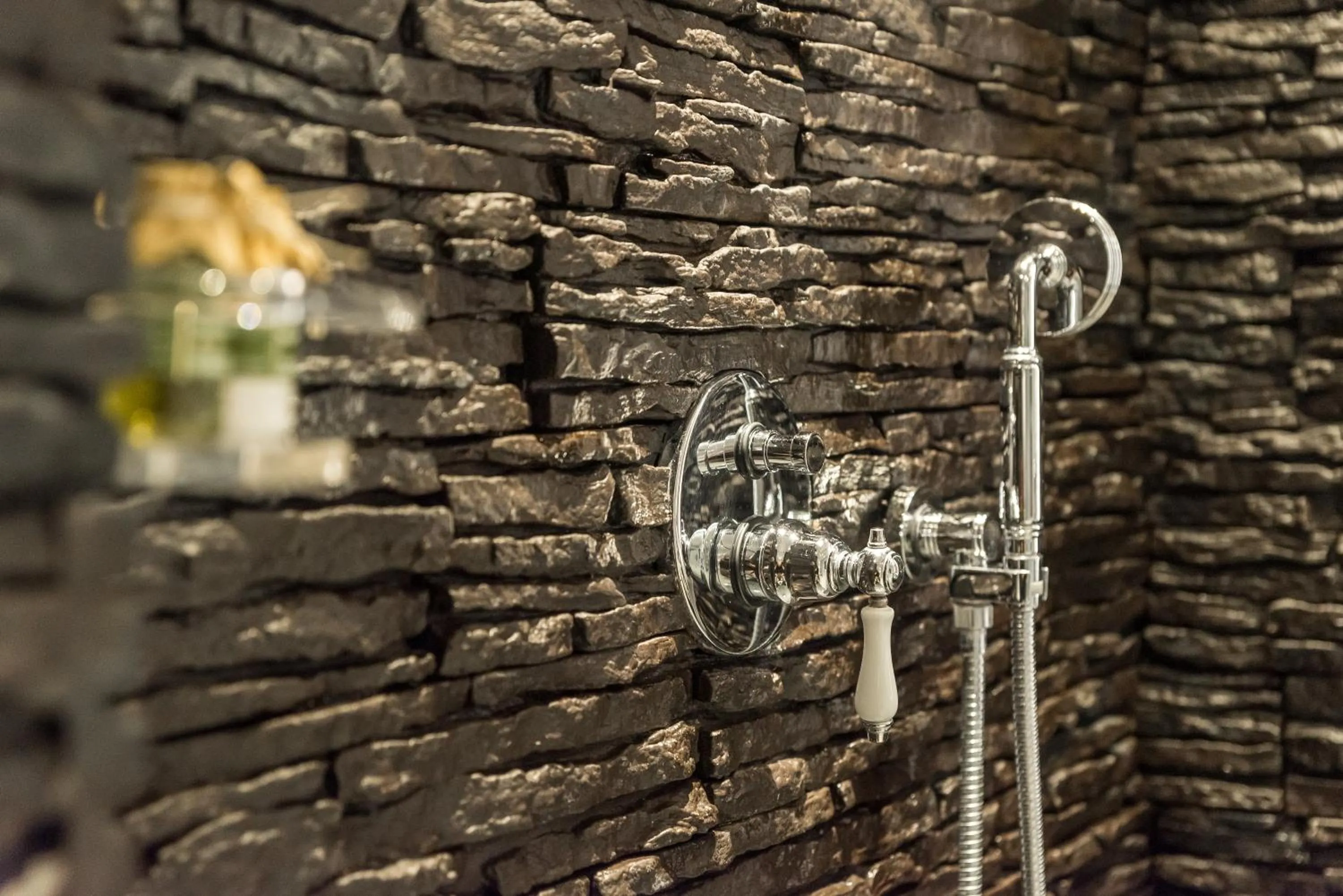 Shower in Hotel Vis à Vis