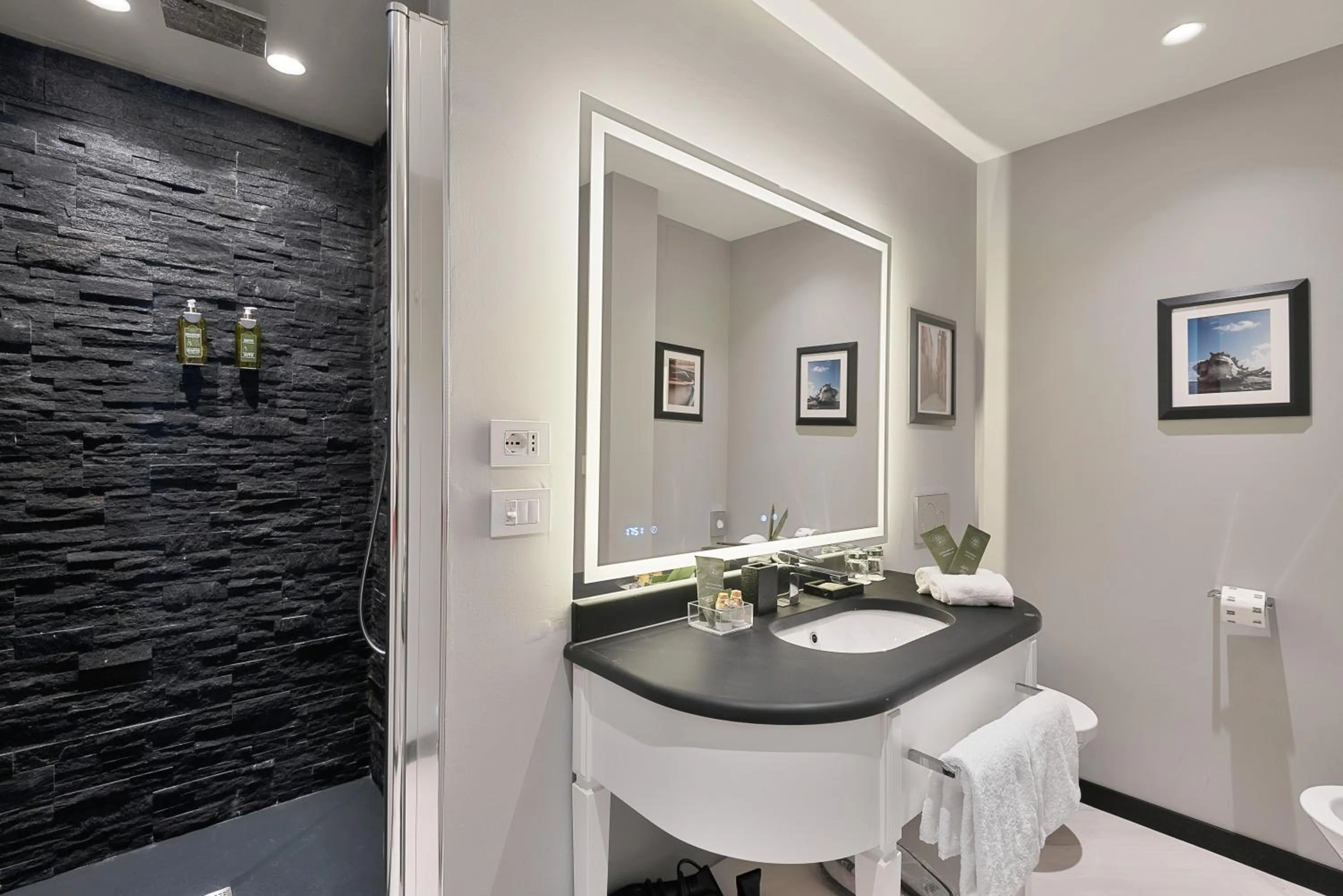 Bathroom in Hotel Vis à Vis