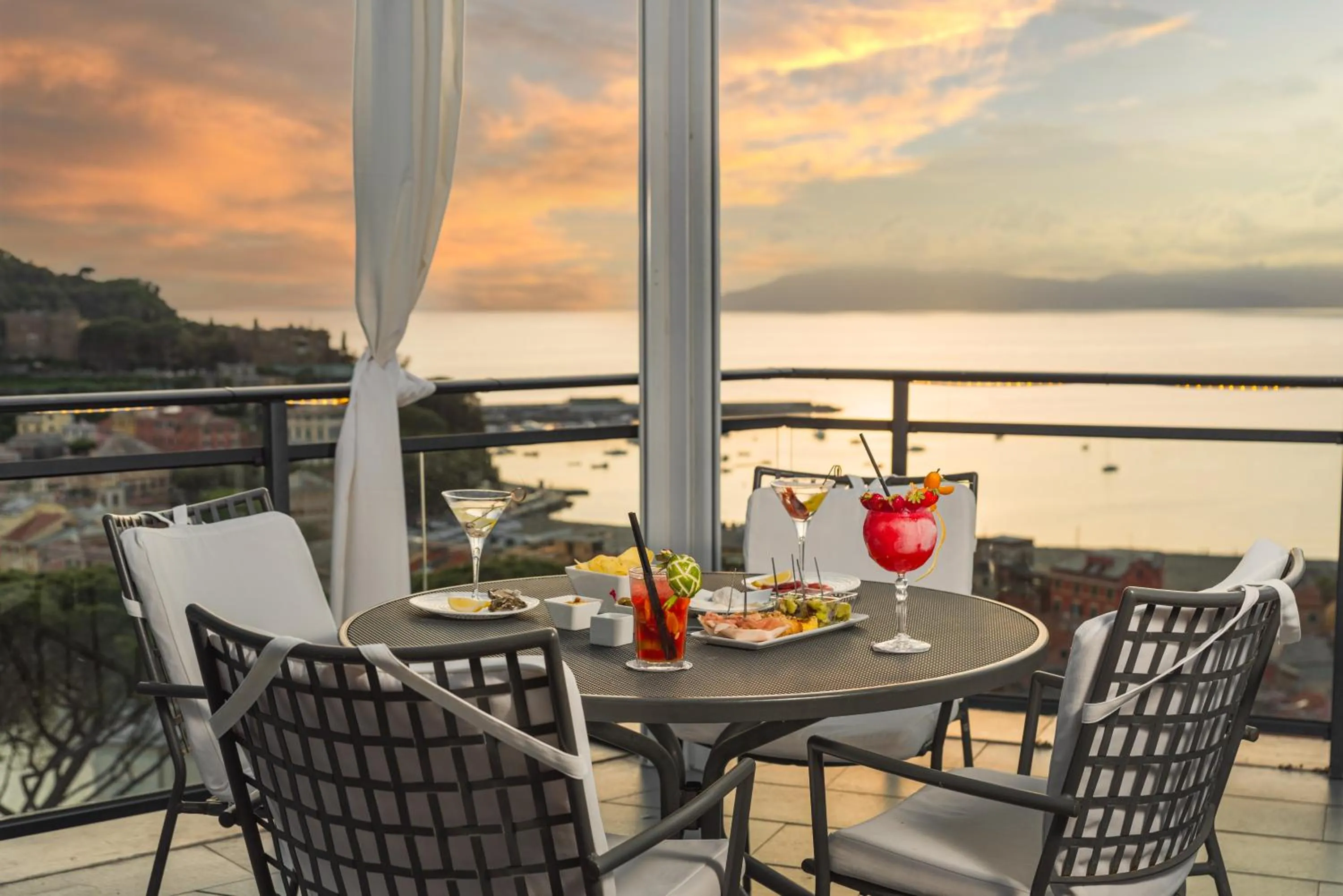 Lounge or bar in Hotel Vis à Vis