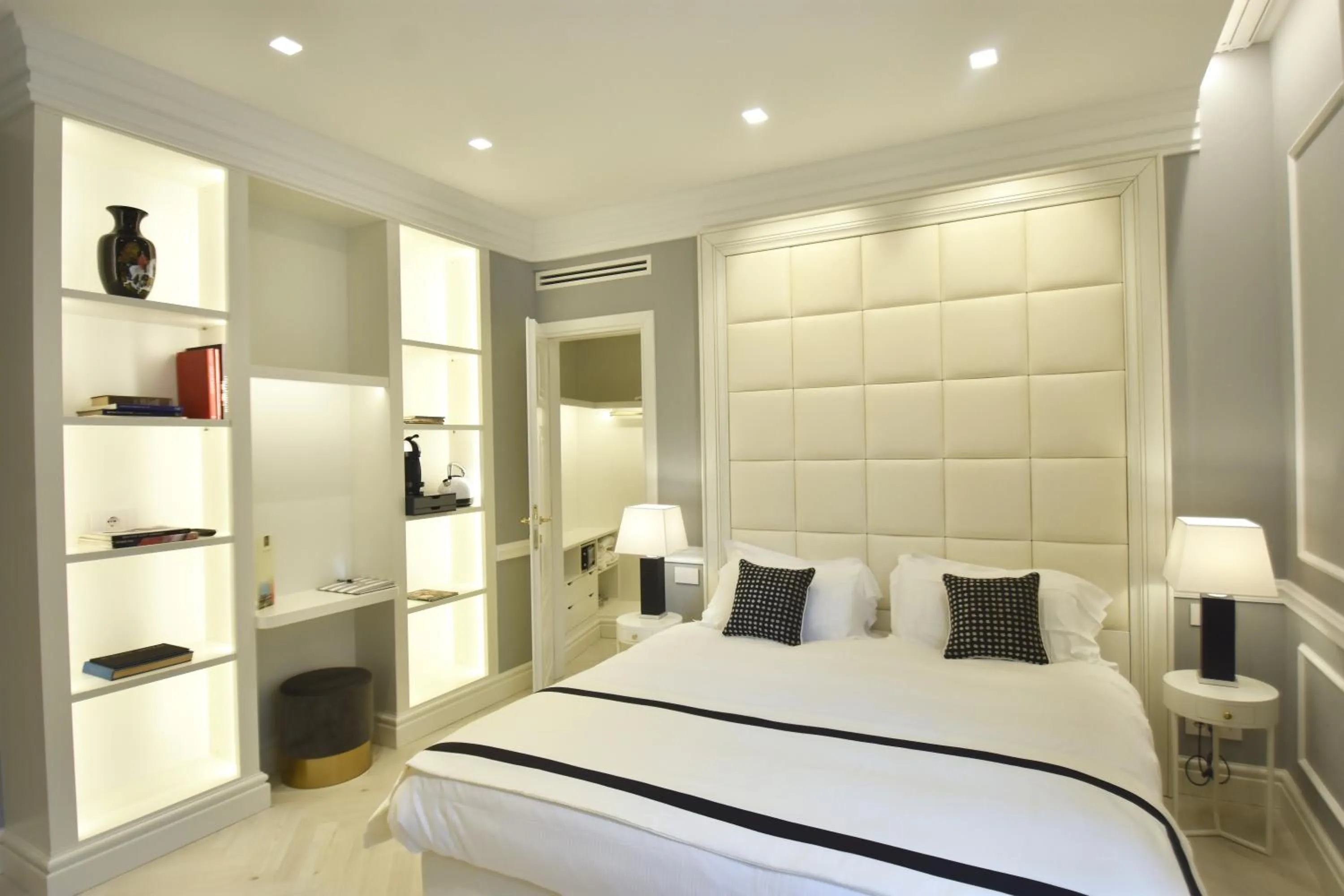 Other, Bed in Hotel Vis à Vis