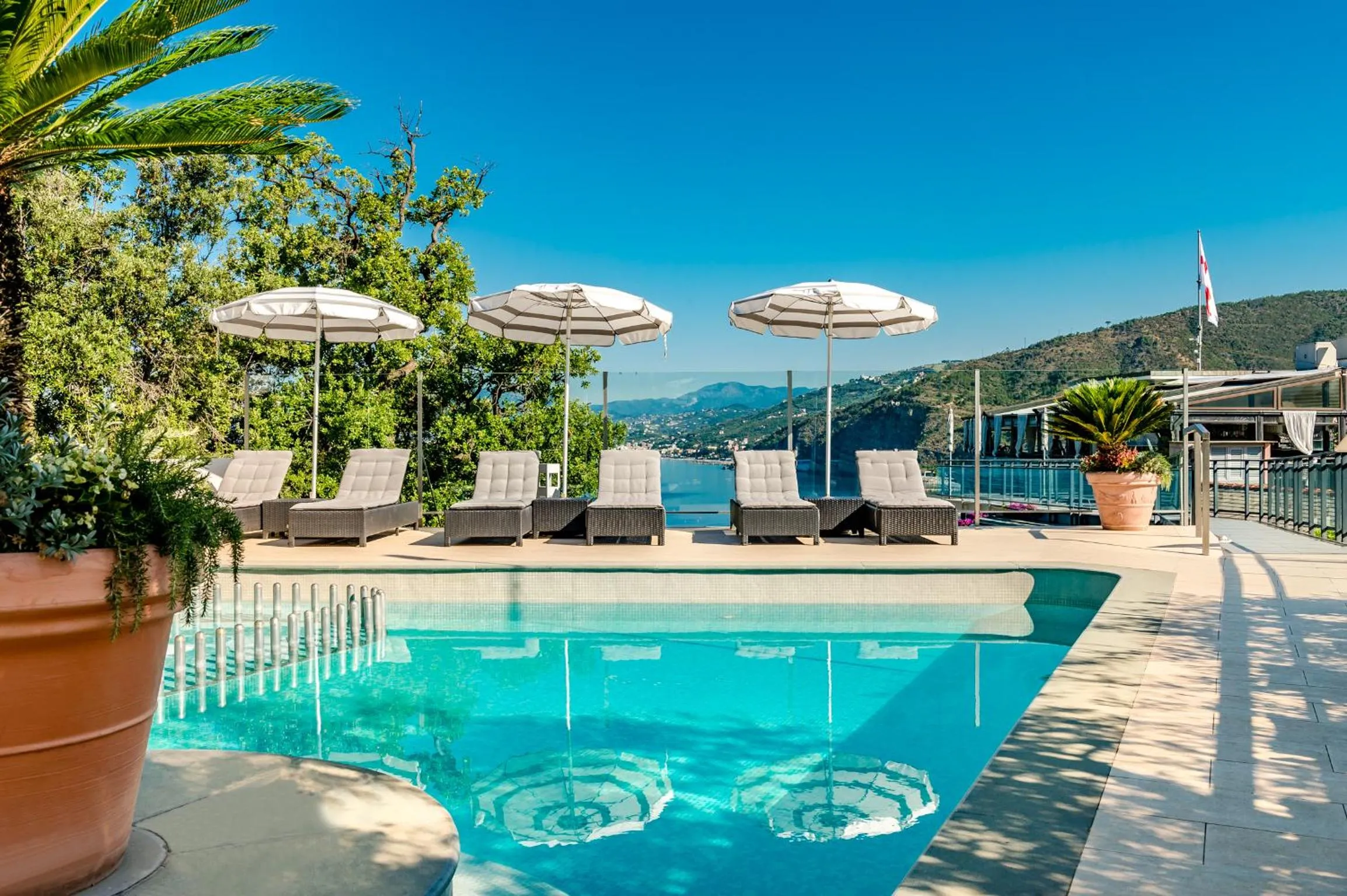 Swimming pool in Hotel Vis à Vis