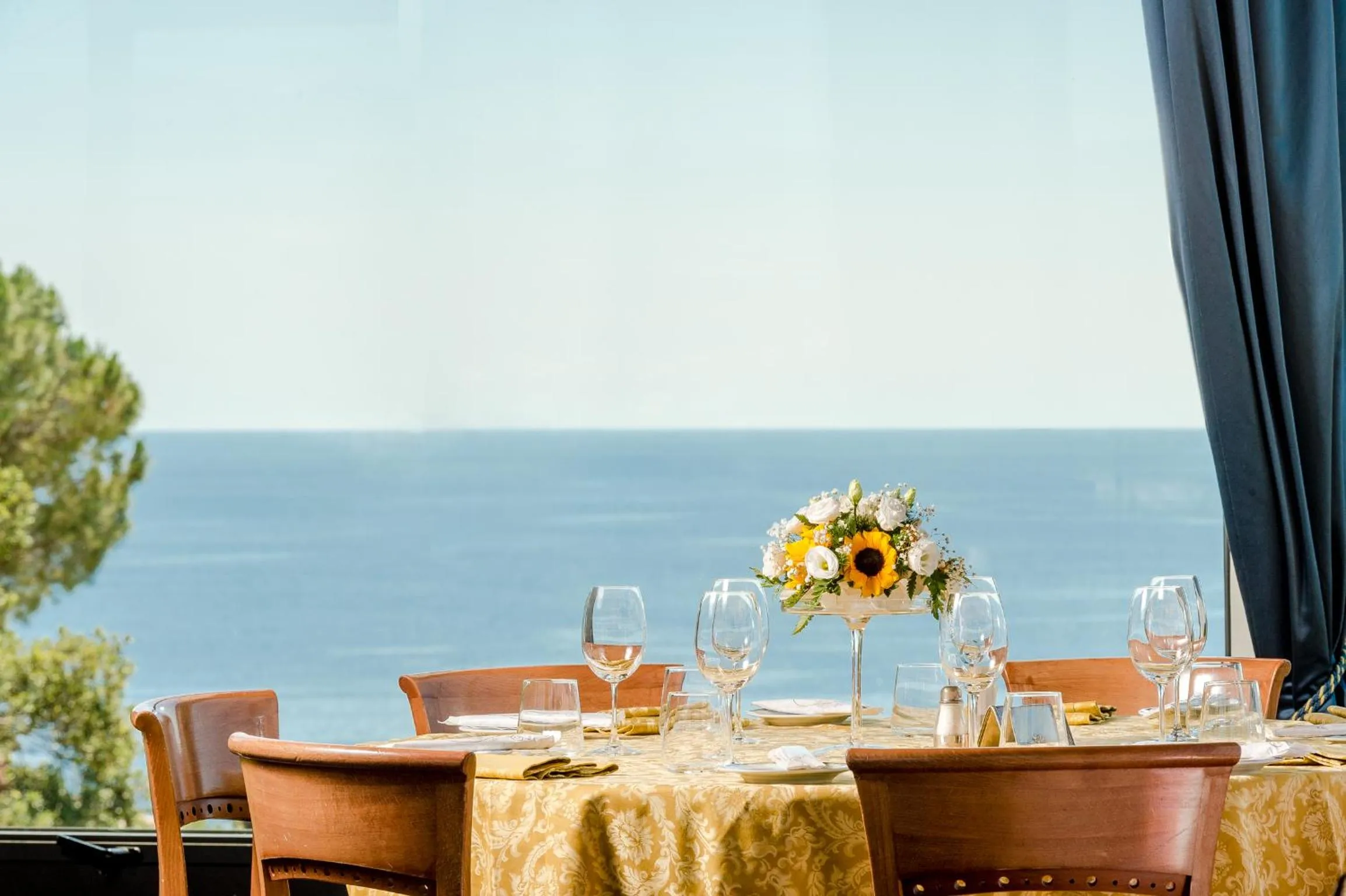 Restaurant/places to eat in Hotel Vis à Vis