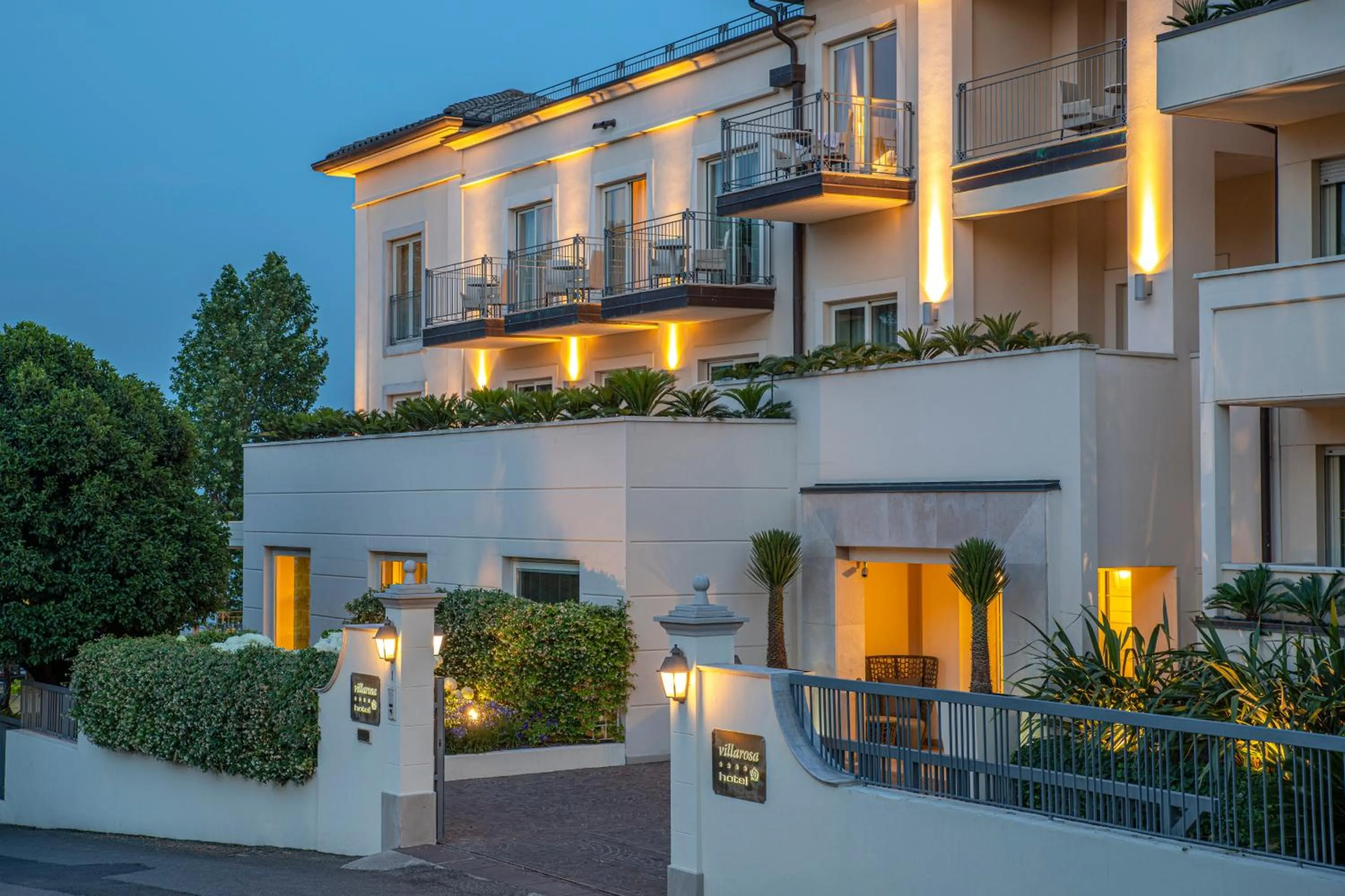 Property building in Villa Rosa Hotel Desenzano