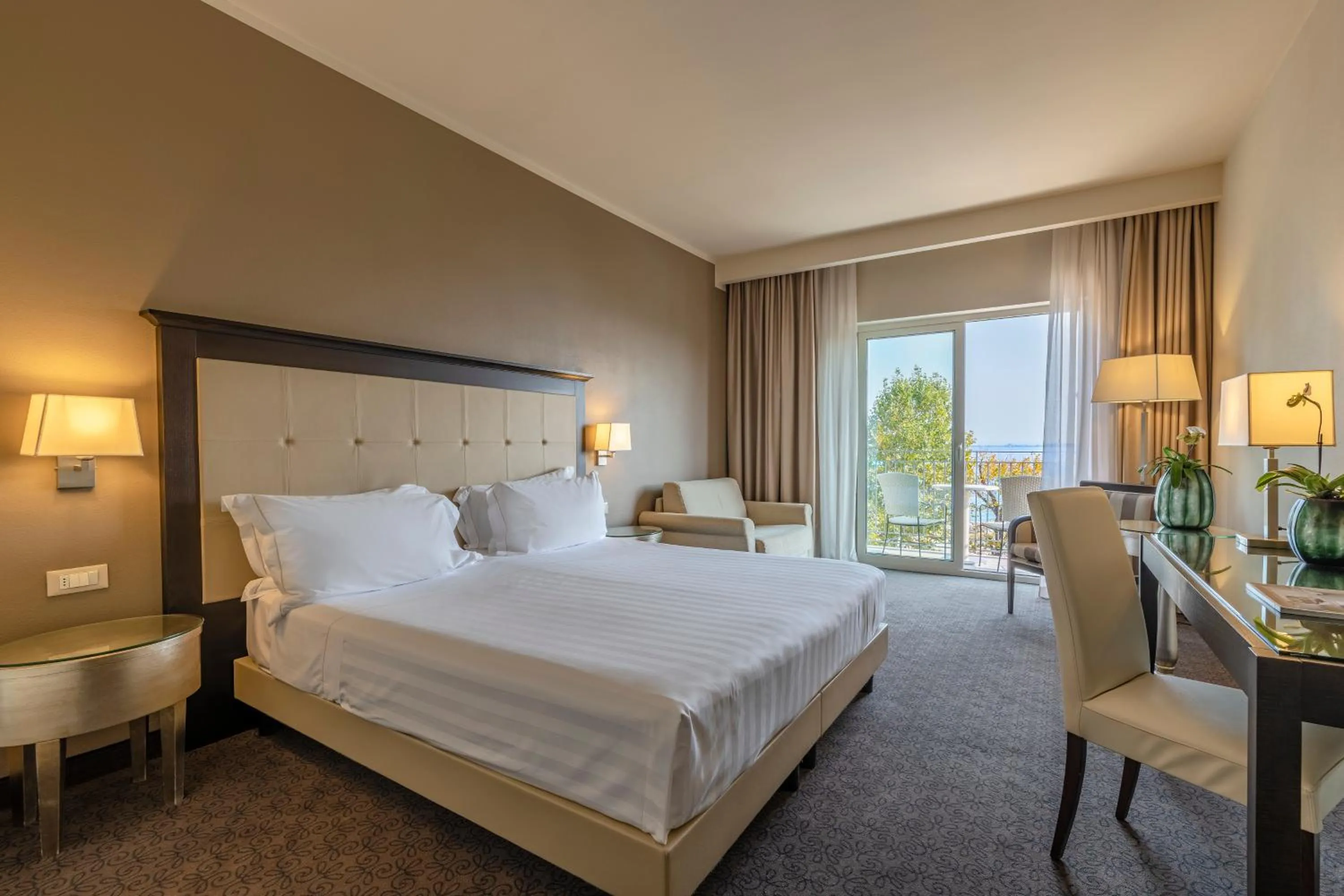 Photo of the whole room, Bed in Villa Rosa Hotel Desenzano