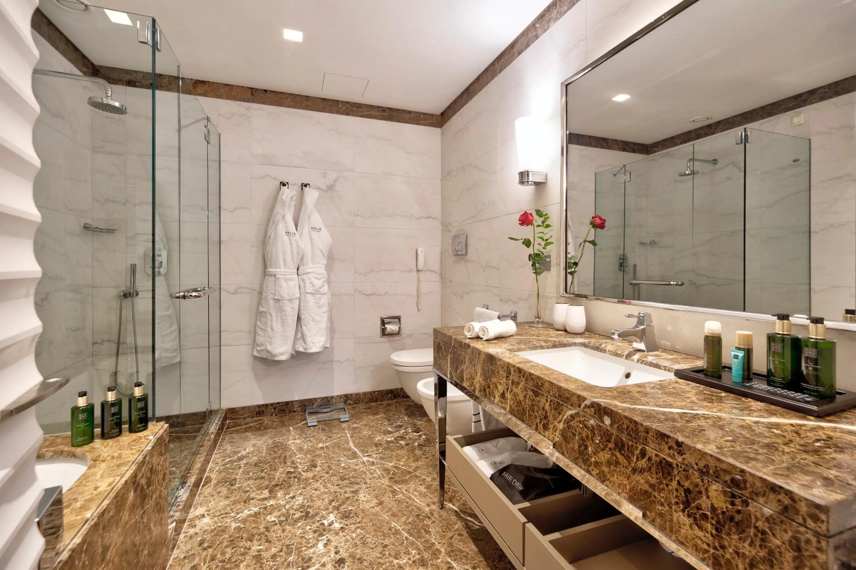 Toilet in Meliá Genova