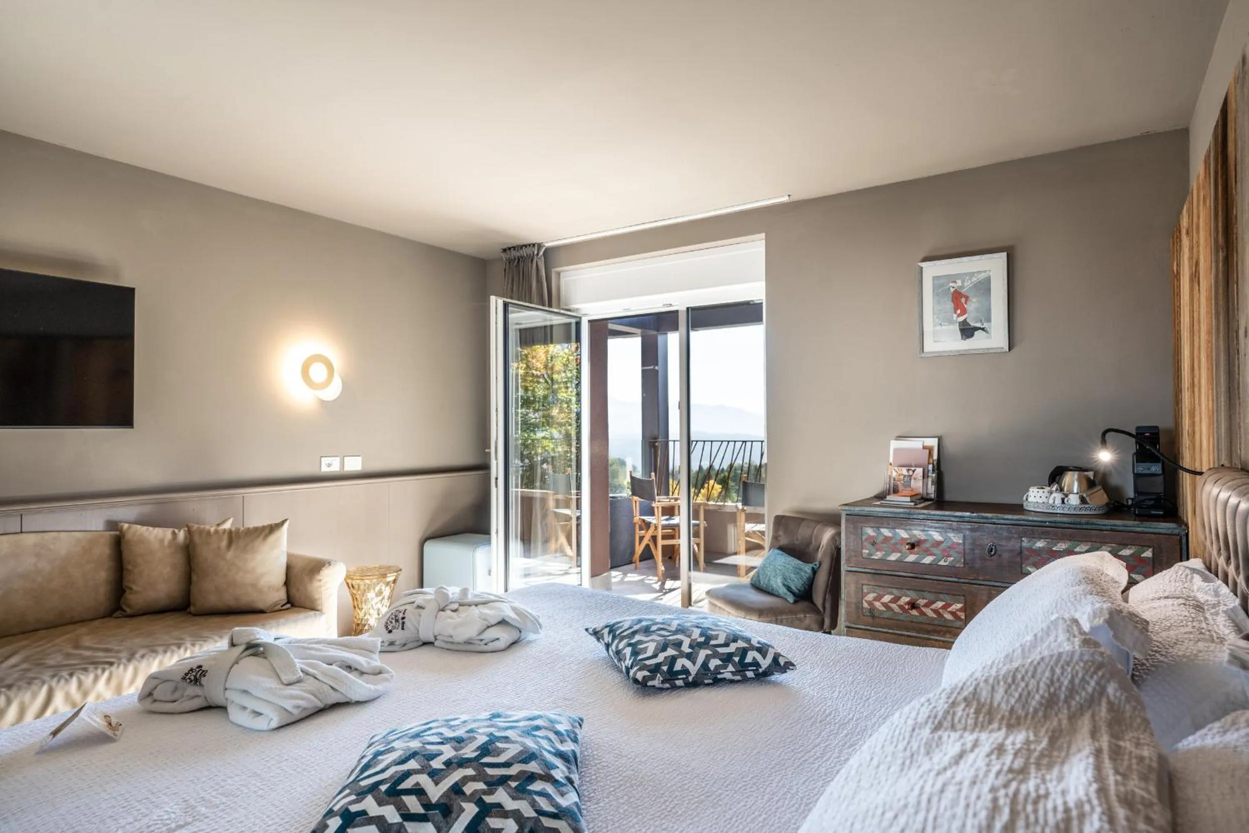 Photo of the whole room, Bed in Alp & Wellness Sport Hotel Panorama