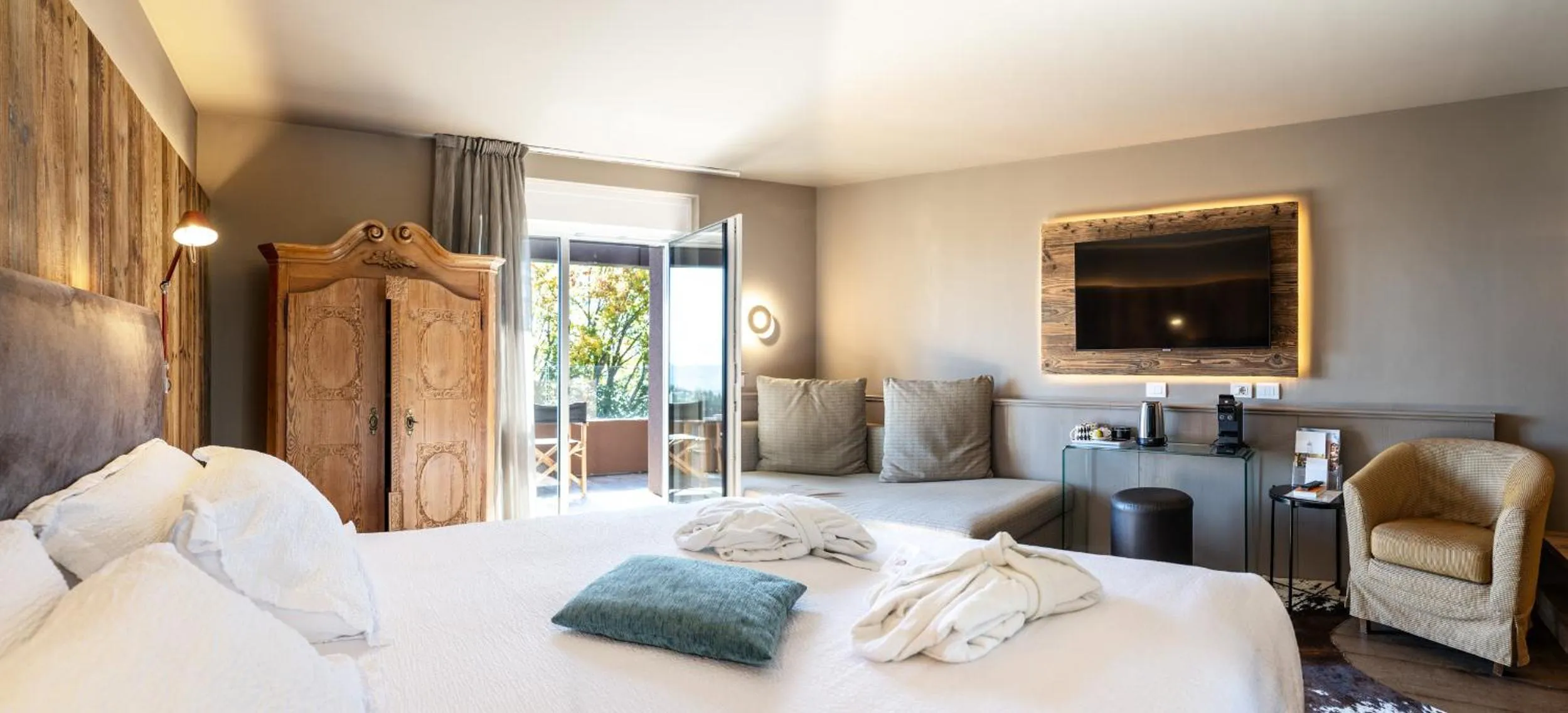 Photo of the whole room, Bed in Alp & Wellness Sport Hotel Panorama