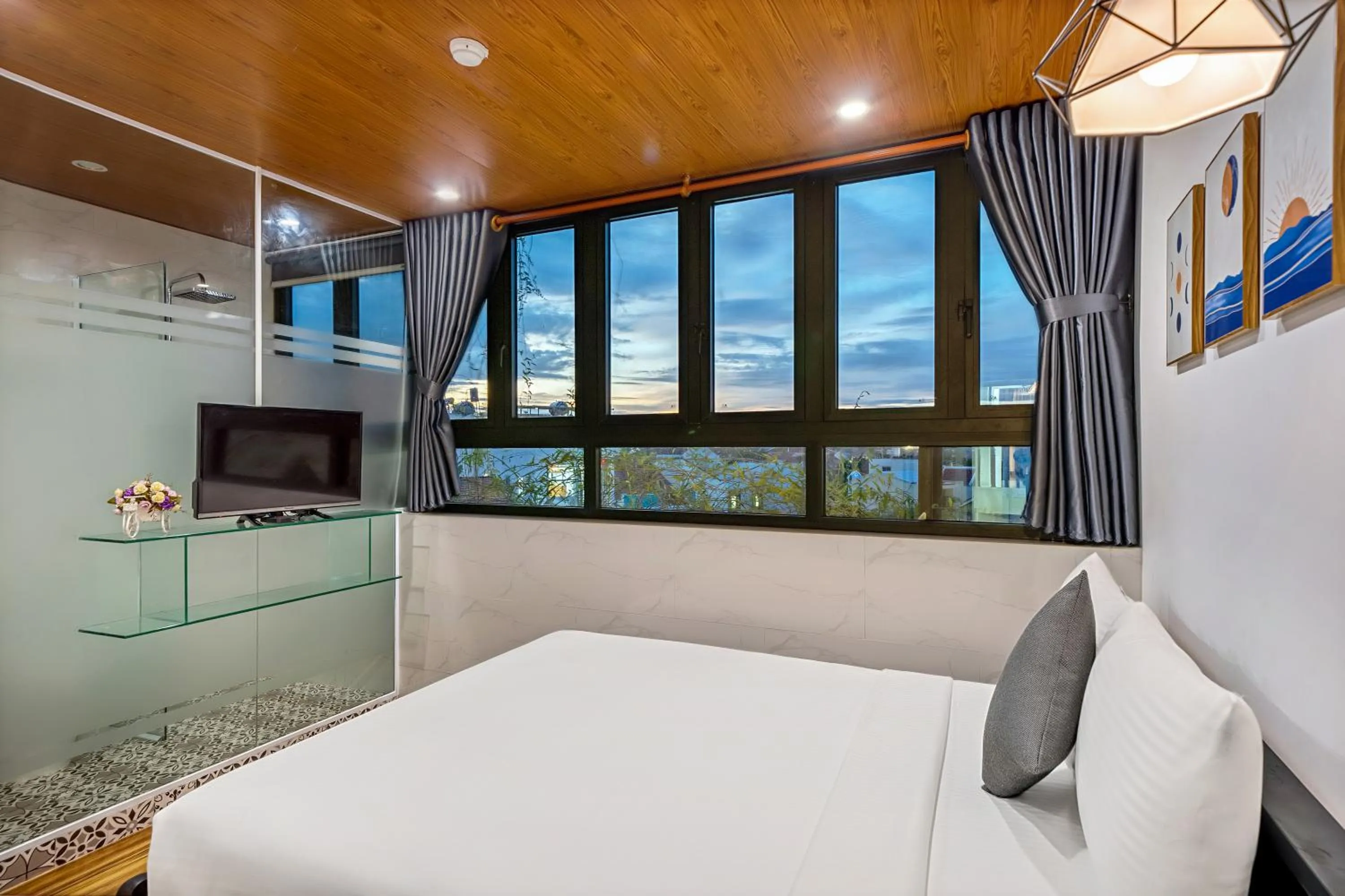 Photo of the whole room, Bed in 1 Stop Dory Hotel