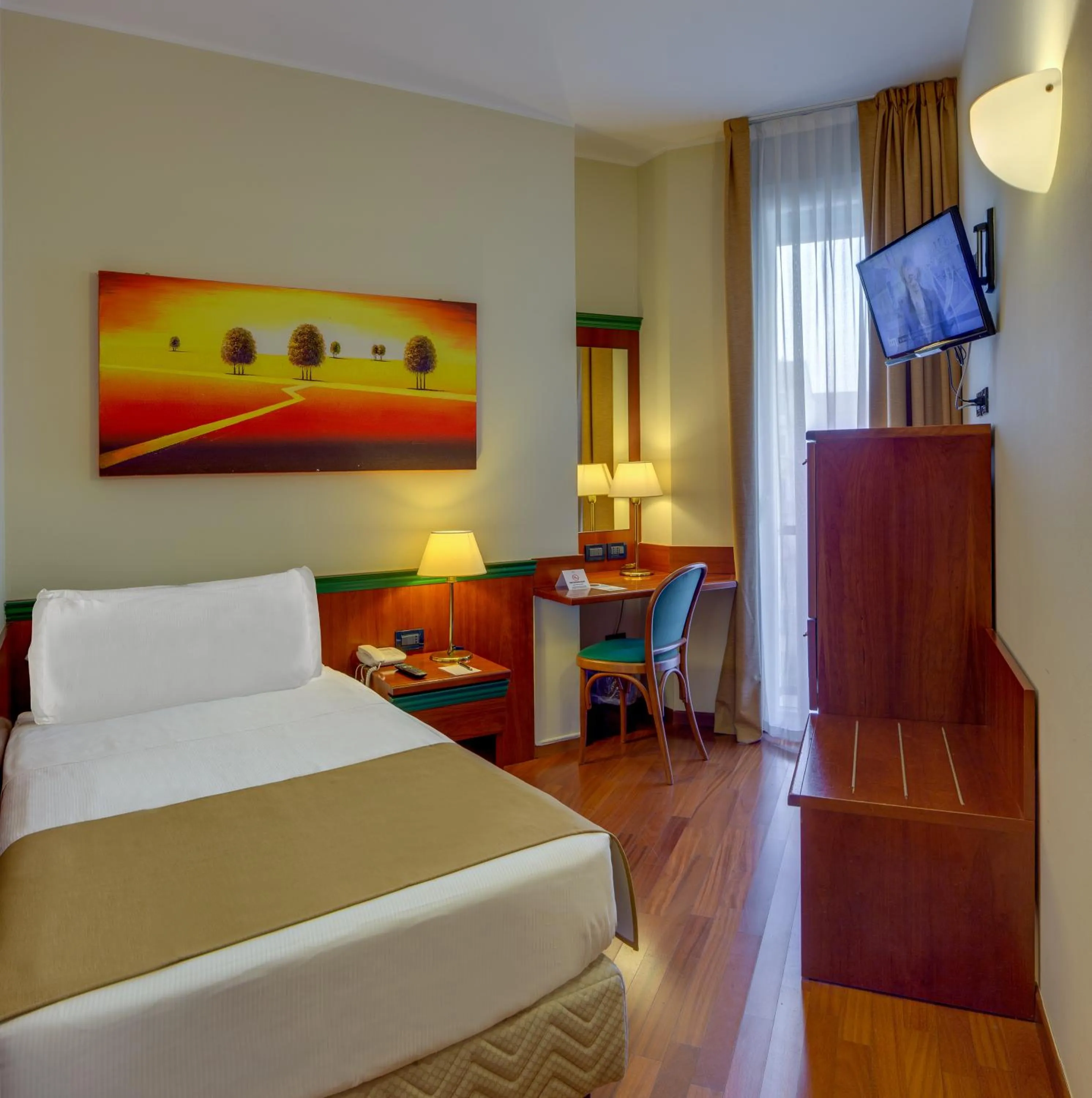 TV and multimedia, Bed in Hotel Raffaello