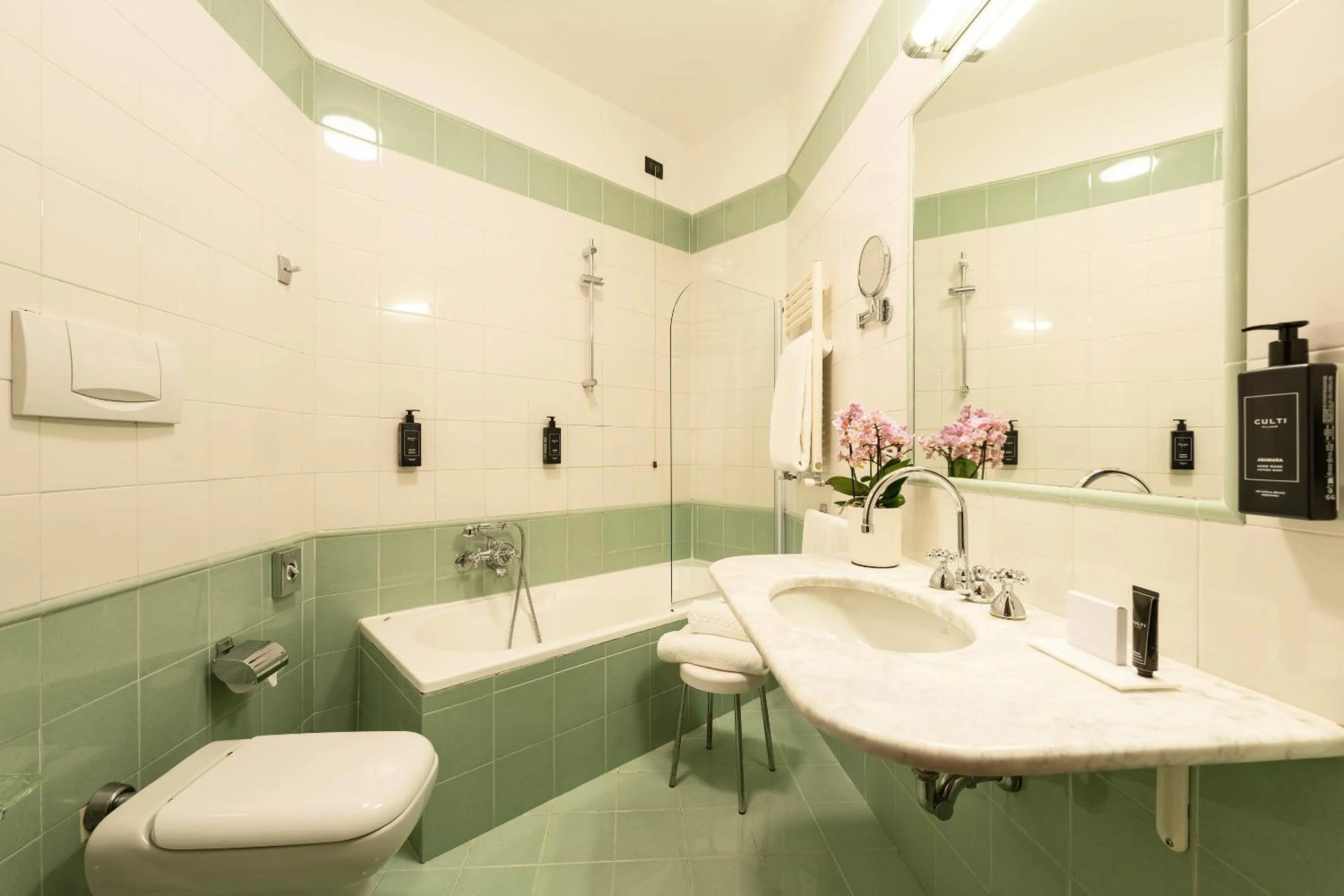 Bath in Hotel Raffaello