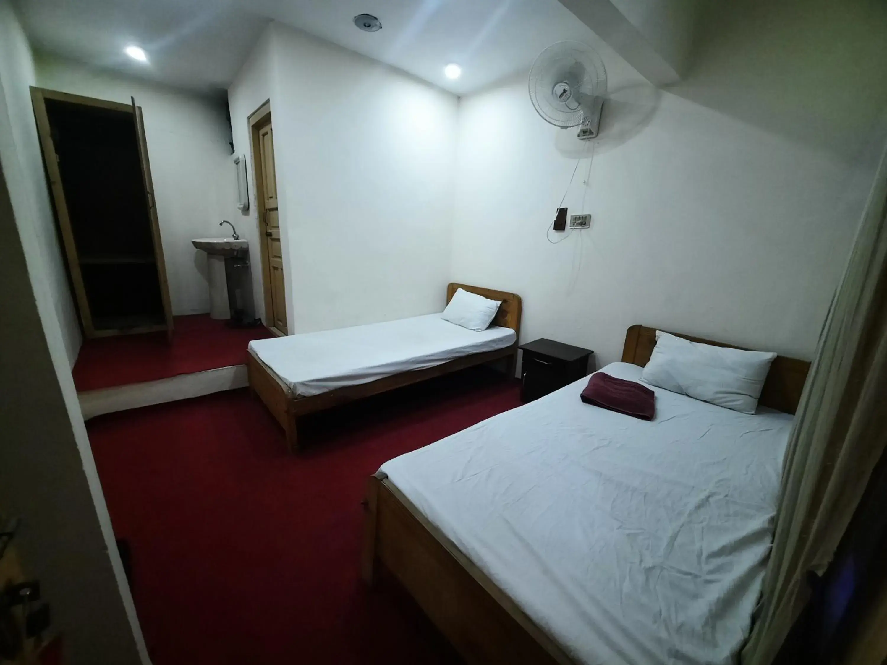 Double or Twin Room with Bathroom in Highlander inn Skardu Double or Twin Room with Bathroom in Highlander inn Skardu