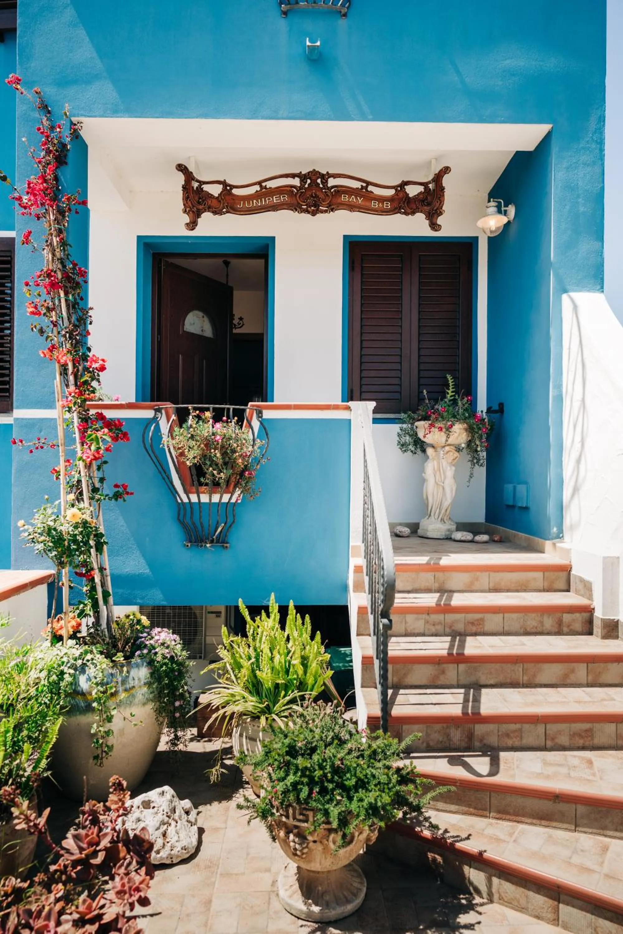 Facade/entrance in Juniper Bay