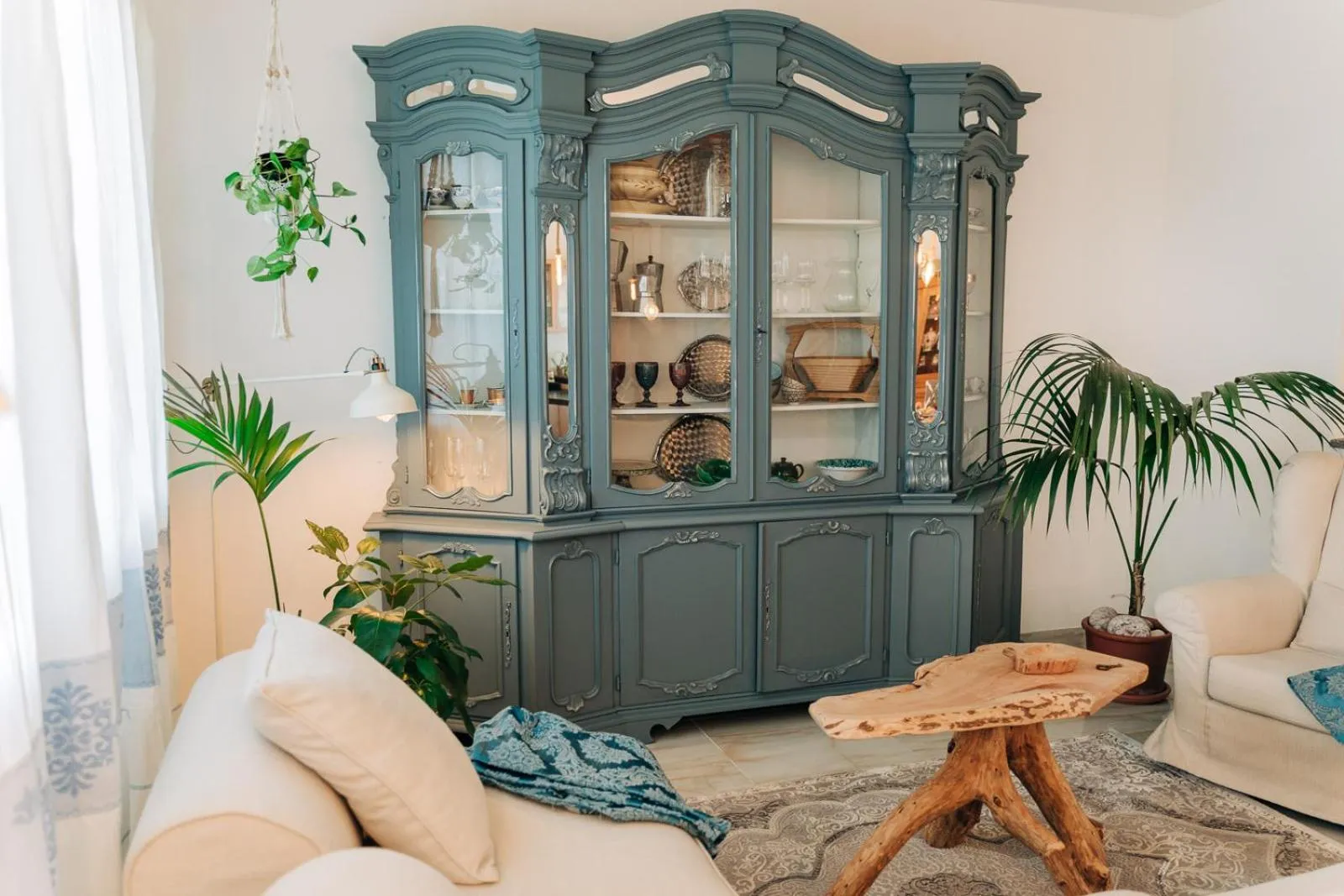 Living room in Juniper Bay