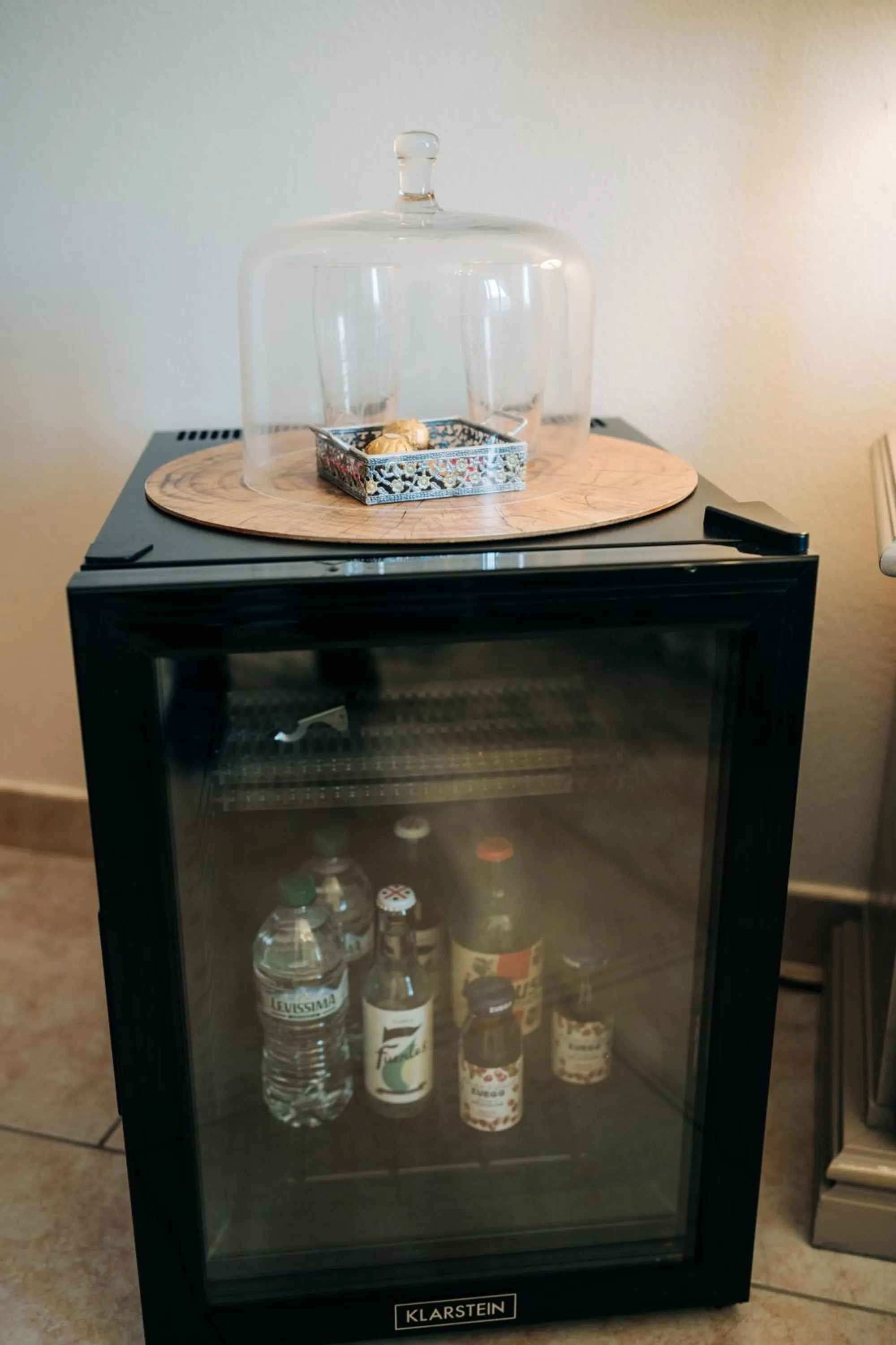 Drinks in Juniper Bay