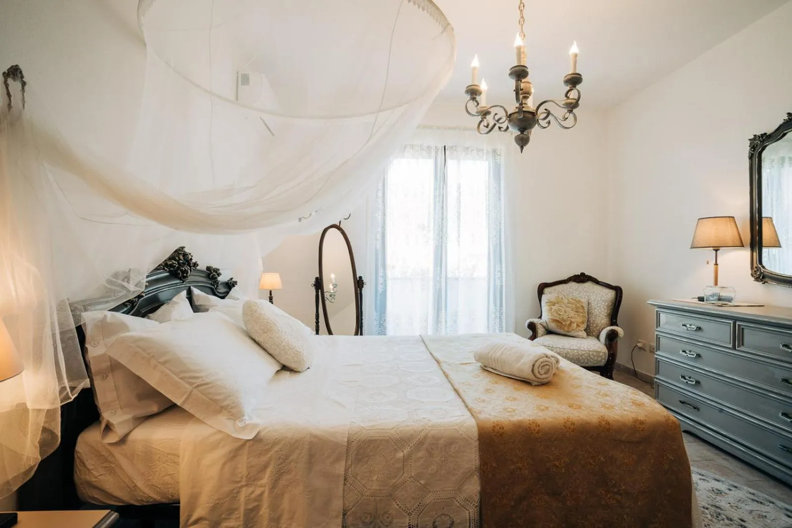 Bedroom, Bed in Juniper Bay