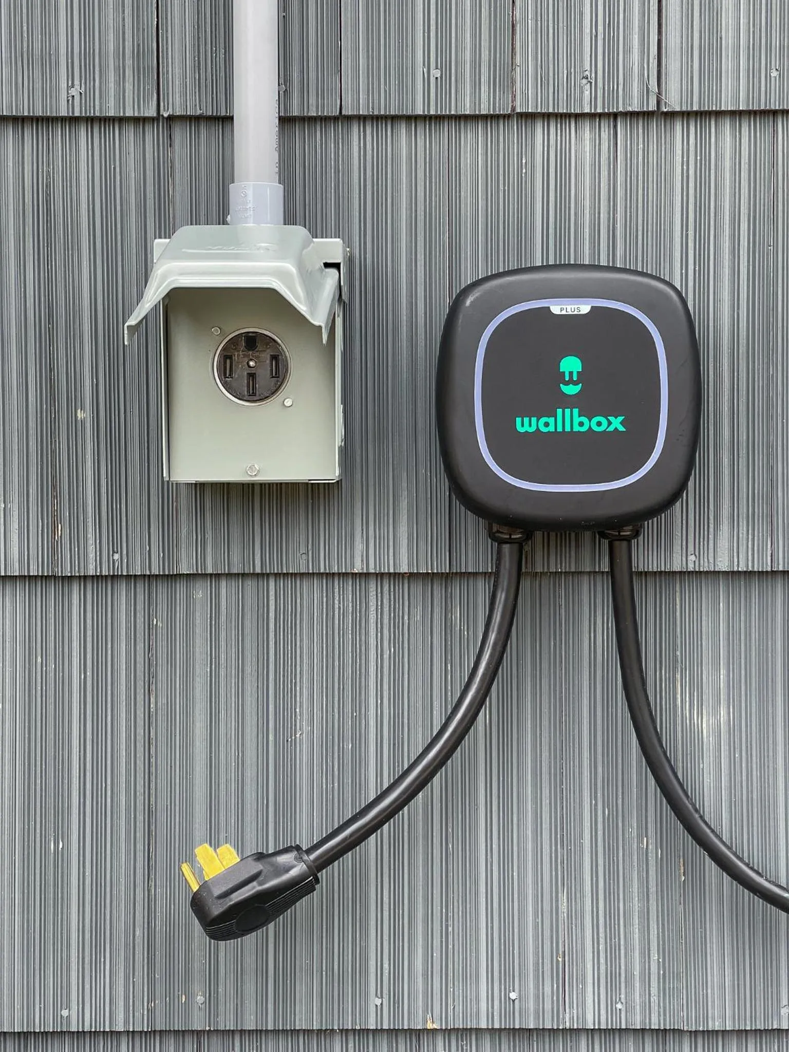 Parking in Upgraded Home with 5 BR 4 Bath 4 FREE gated parking space, Family,EV,RV friendly