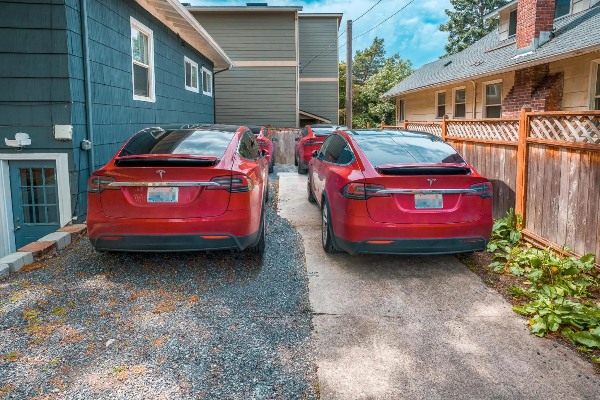 Parking in Upgraded Home with 5 BR 4 Bath 4 FREE gated parking space, Family,EV,RV friendly