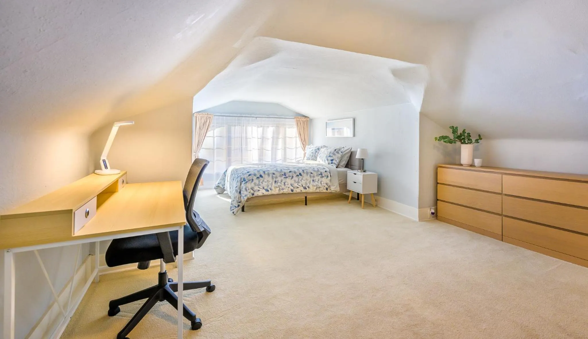 Bed in Upgraded Home with 5 BR 4 Bath 4 FREE gated parking space, Family,EV,RV friendly