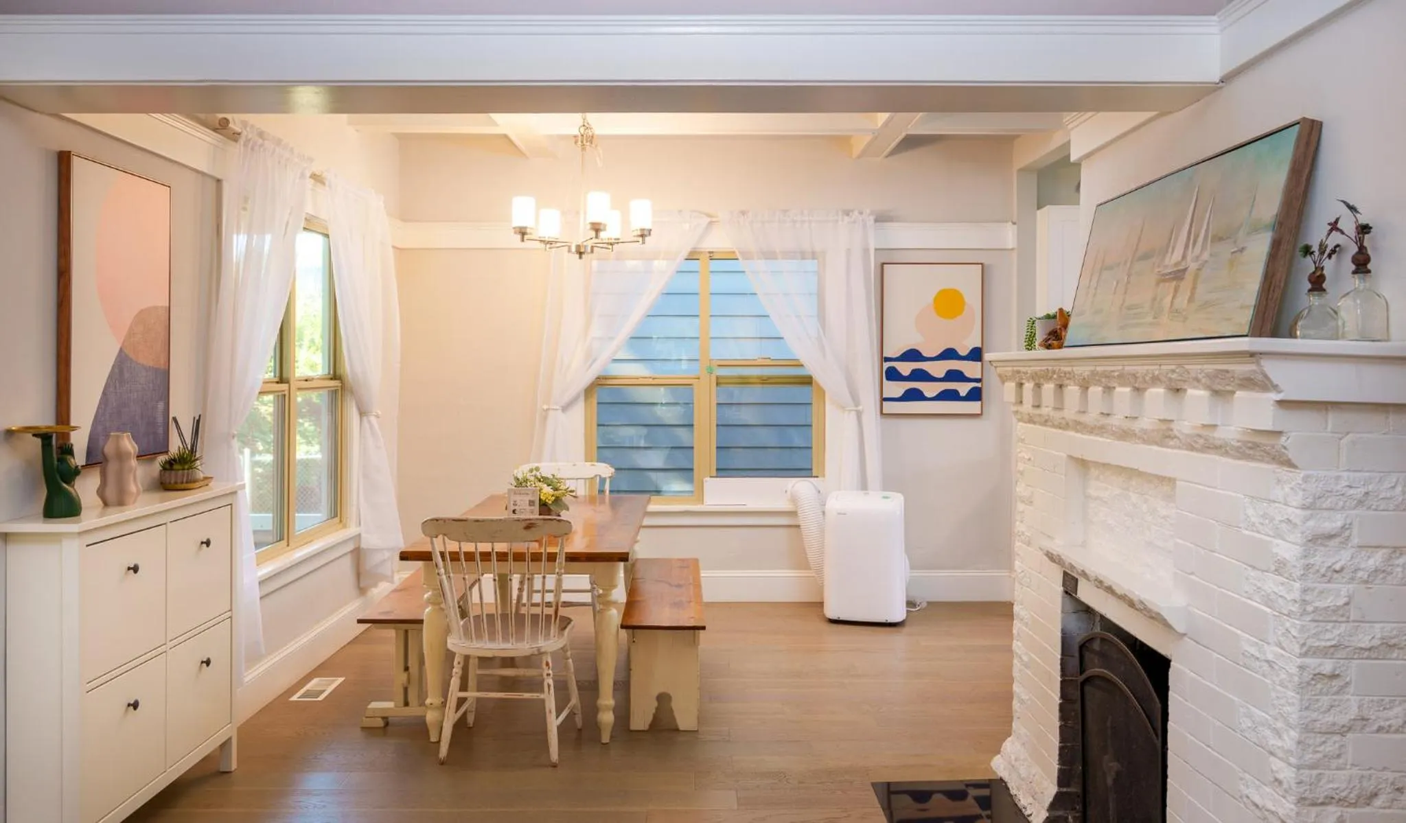 Seating area in Upgraded Home with 5 BR 4 Bath 4 FREE gated parking space, Family,EV,RV friendly