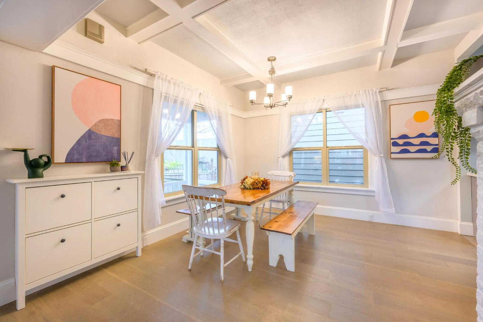 Seating area in Upgraded Home with 5 BR 4 Bath 4 FREE gated parking space, Family,EV,RV friendly