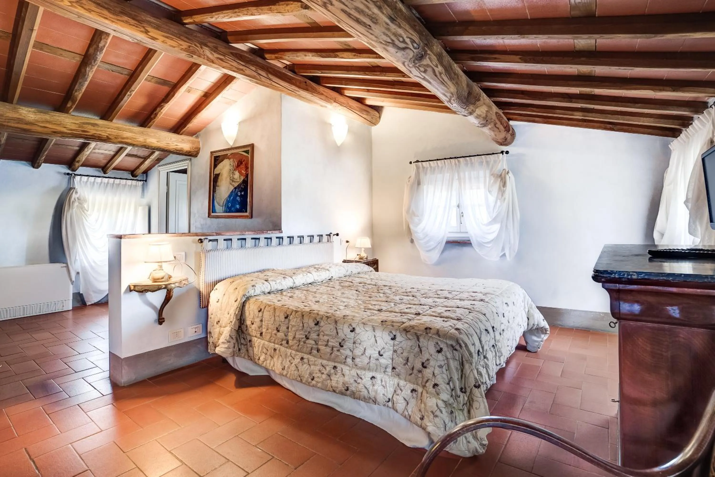 Photo of the whole room, Bed in Relais Del Lago