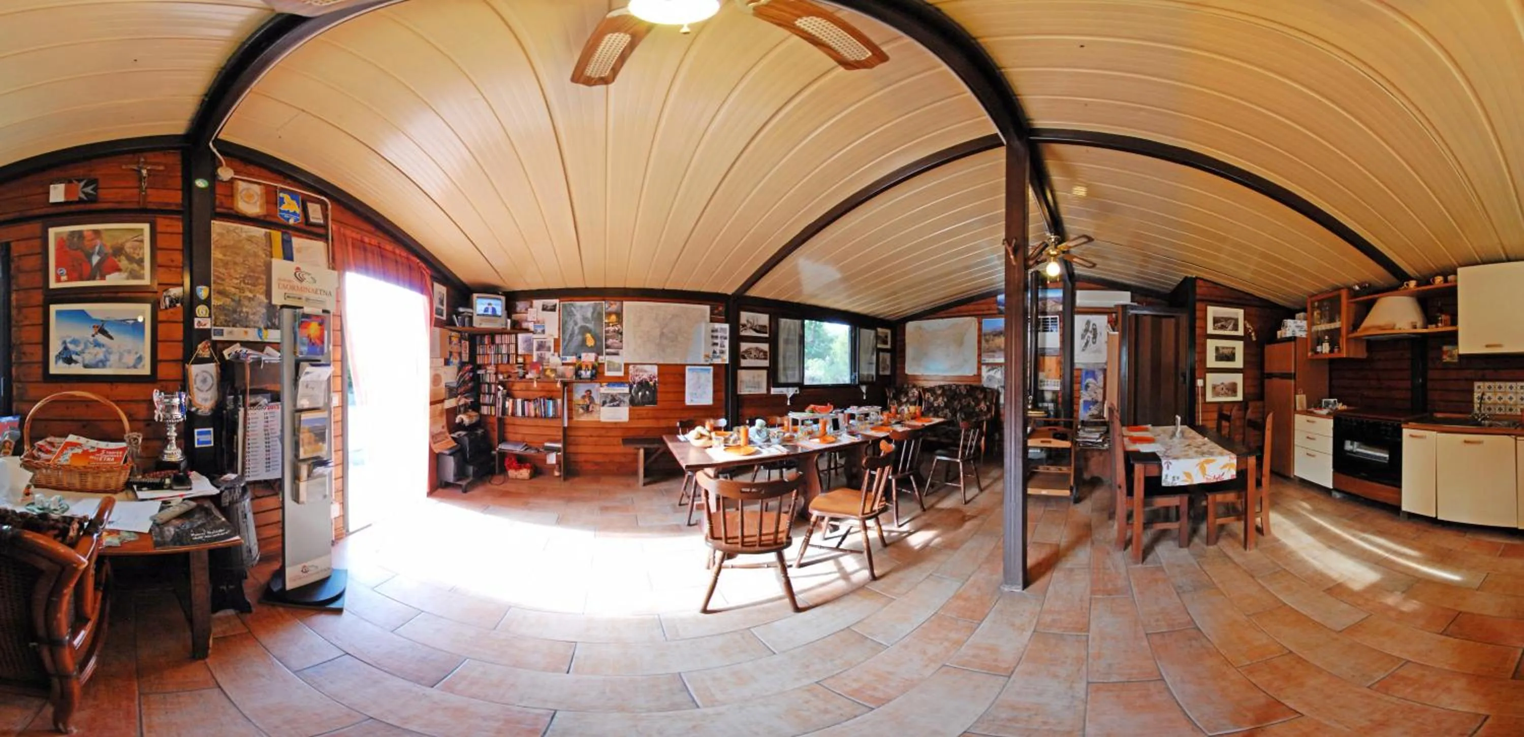 Communal kitchen in Sotto Il Vulcano