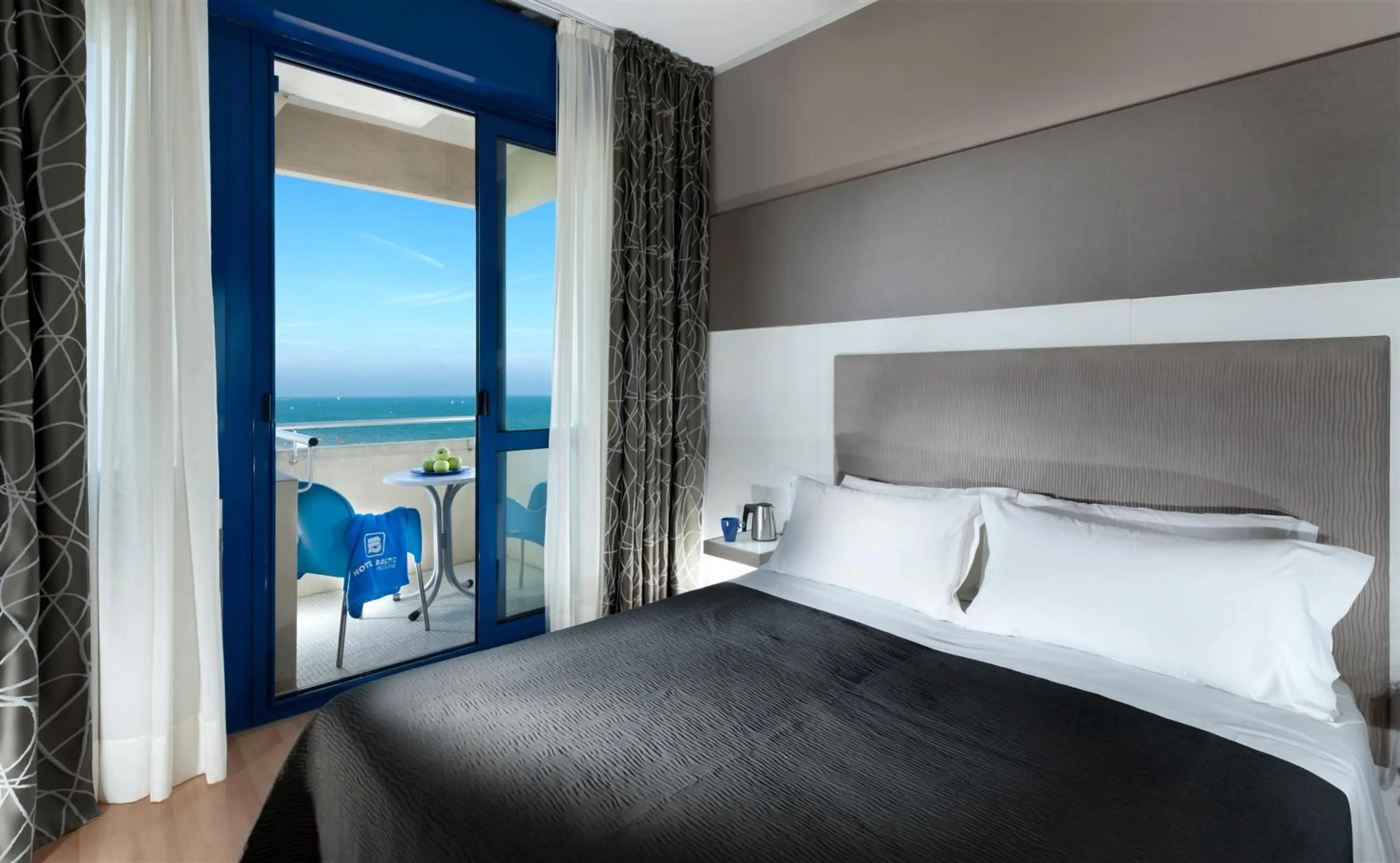 Patio, Bed in Hotel Baltic Riccione-Fronte Mare