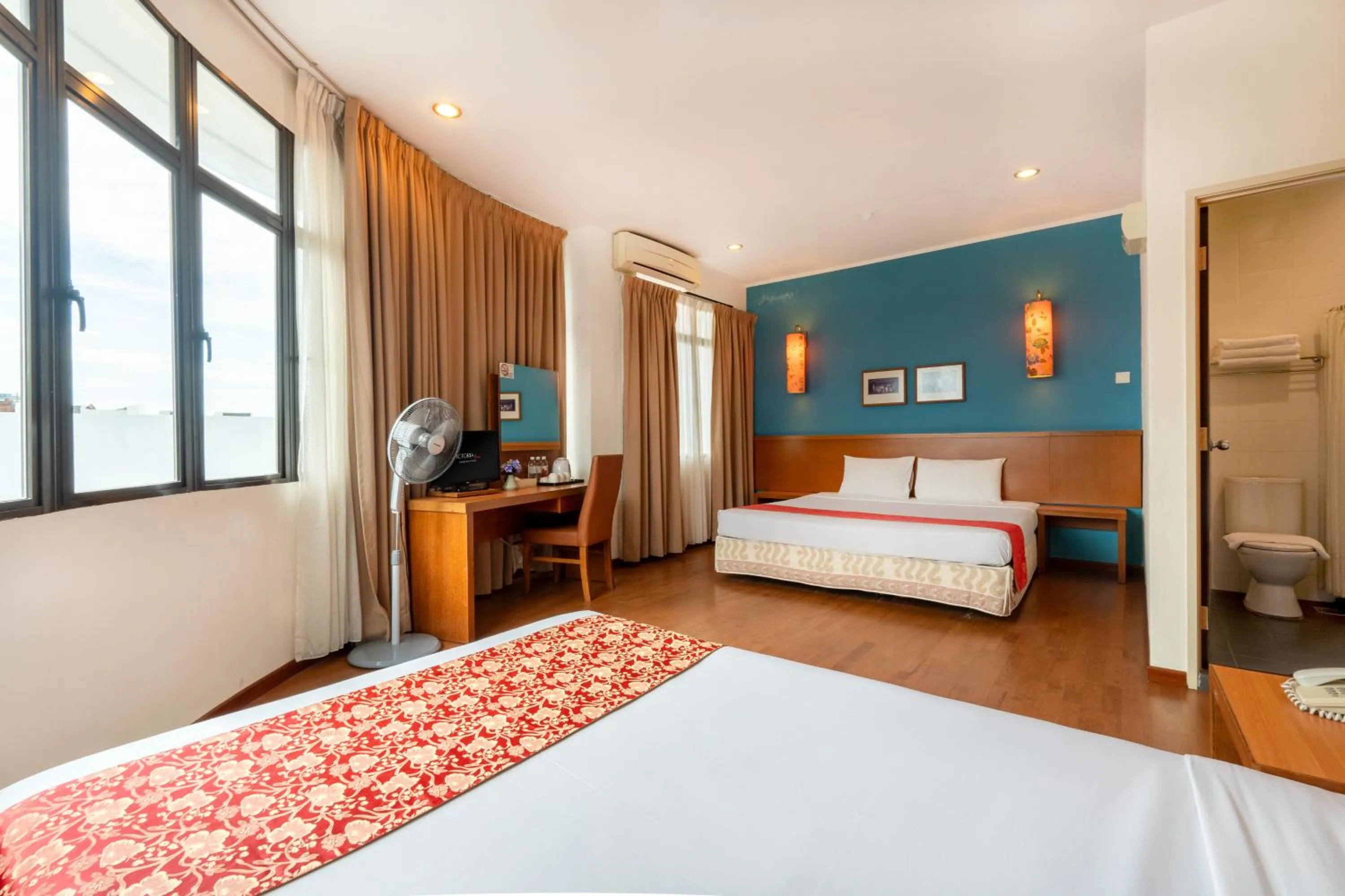 Toilet, Bed in Victoria Inn, Penang