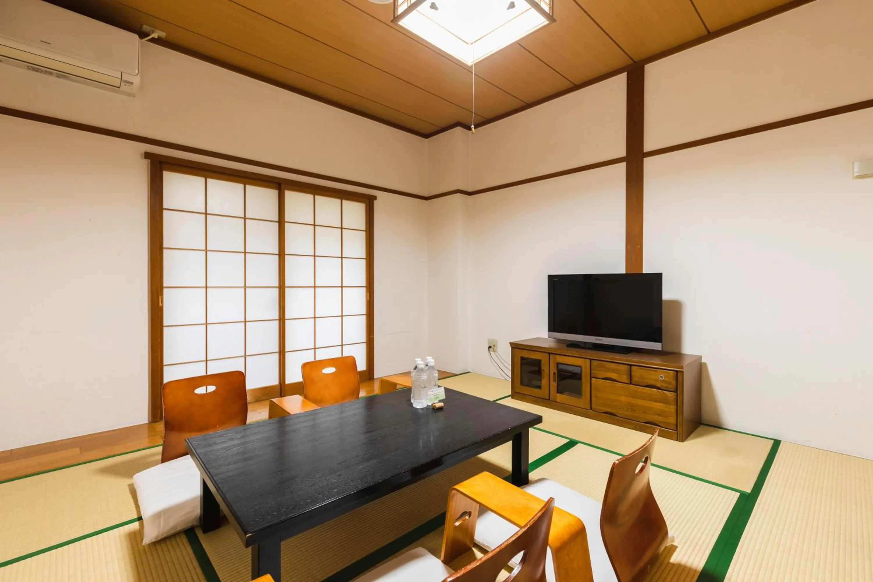 Photo of the whole room in Hotel Jogakura